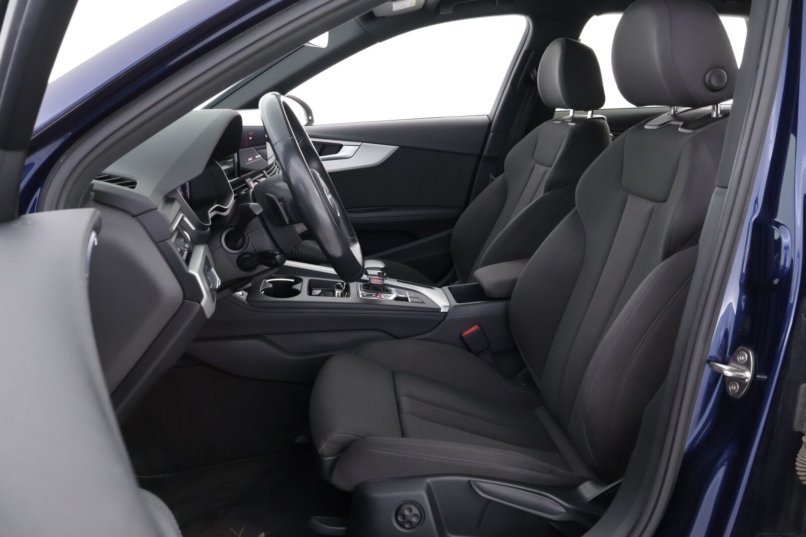 Audi A4 2019 Avant Business Advanced 40 TFSI 140 kW MHEV S tronic - Suomiauto | Webasto | Koukku | Matrix LED | Digital Cockpit | BLIS | Peruutuskamera | Apple&Android | Sporttipenkit | Juuri tullut Tampereelle!