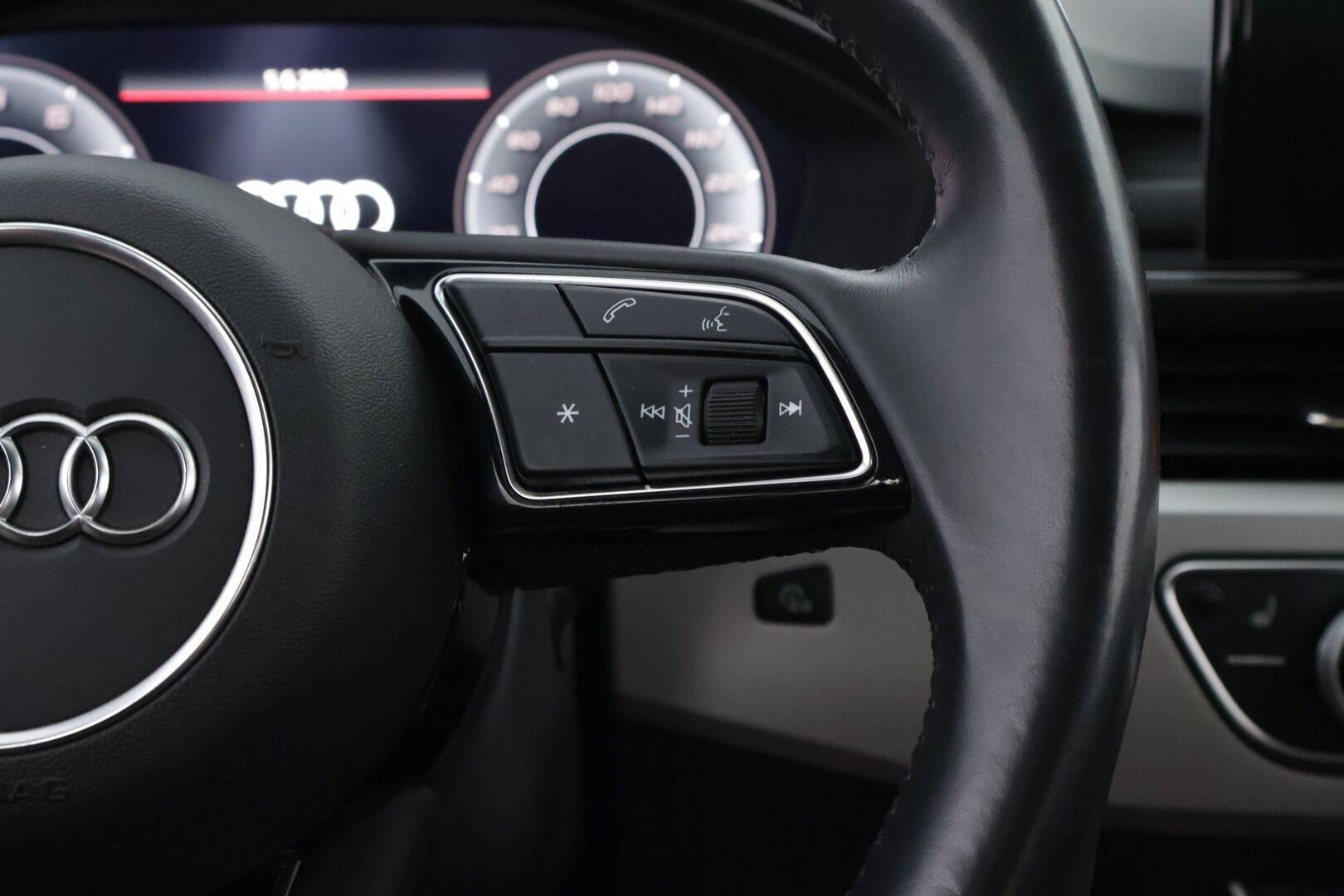 Audi A4 2019 Avant Business Advanced 40 TFSI 140 kW MHEV S tronic - Suomiauto | Webasto | Koukku | Matrix LED | Digital Cockpit | BLIS | Peruutuskamera | Apple&Android | Sporttipenkit | Juuri tullut Tampereelle!