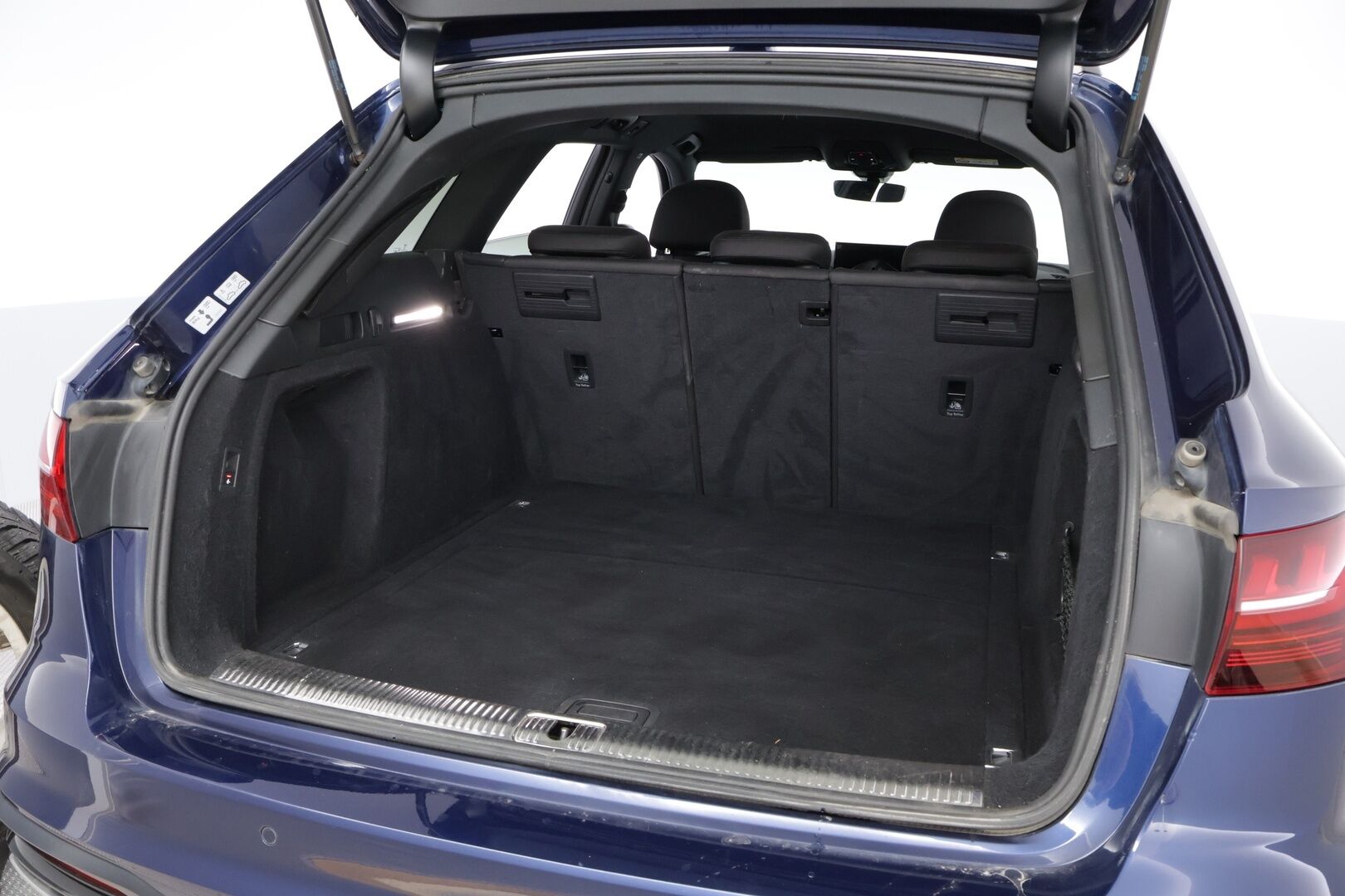 Audi A4 2019 Avant Business Advanced 40 TFSI 140 kW MHEV S tronic - Suomiauto | Webasto | Koukku | Matrix LED | Digital Cockpit | BLIS | Peruutuskamera | Apple&Android | Sporttipenkit | Juuri tullut Tampereelle!
