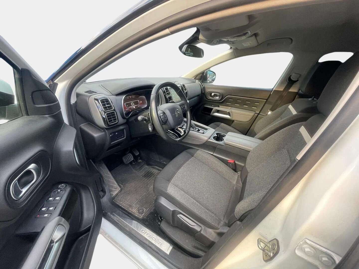 Citroen C5 Aircross 2019 PureTech 180 Feel EAT8 Automaatti* Kaistavahti / Digimittaristo / Tutkat * - *Tilava / hyvät kesä/talvirenkaat omilla alumiinivanteilla / Merkkiliikkeen huoltohistoria *