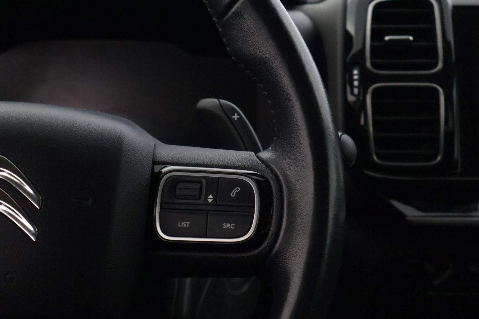 Citroen C5 Aircross 2020 PureTech 180 Feel EAT8 Automaatti* Kaistavahti / Digimittaristo / Tutkat * - *Luotettavalla ja paremmalla 1.6 tekniikalla / Merkkiliikkeen huoltohistoria *