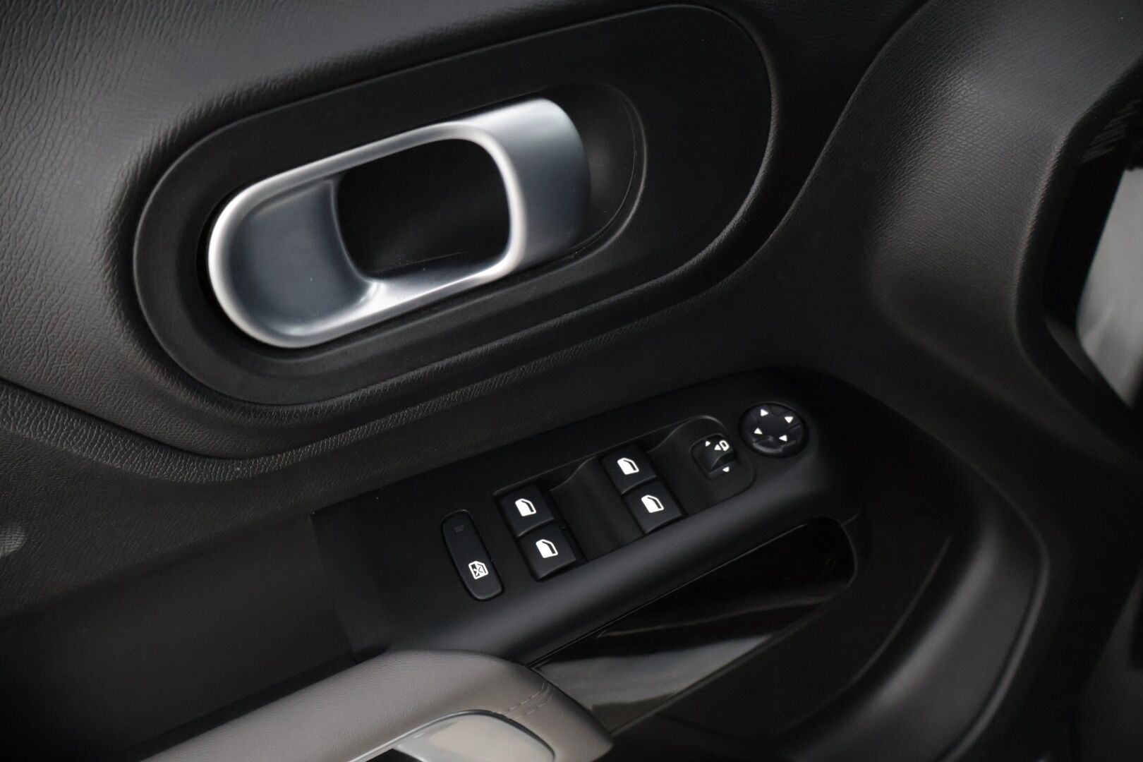 Citroen C5 Aircross 2020 PureTech 180 Feel EAT8 Automaatti* Kaistavahti / Digimittaristo / Tutkat * - *Luotettavalla ja paremmalla 1.6 tekniikalla / Merkkiliikkeen huoltohistoria *