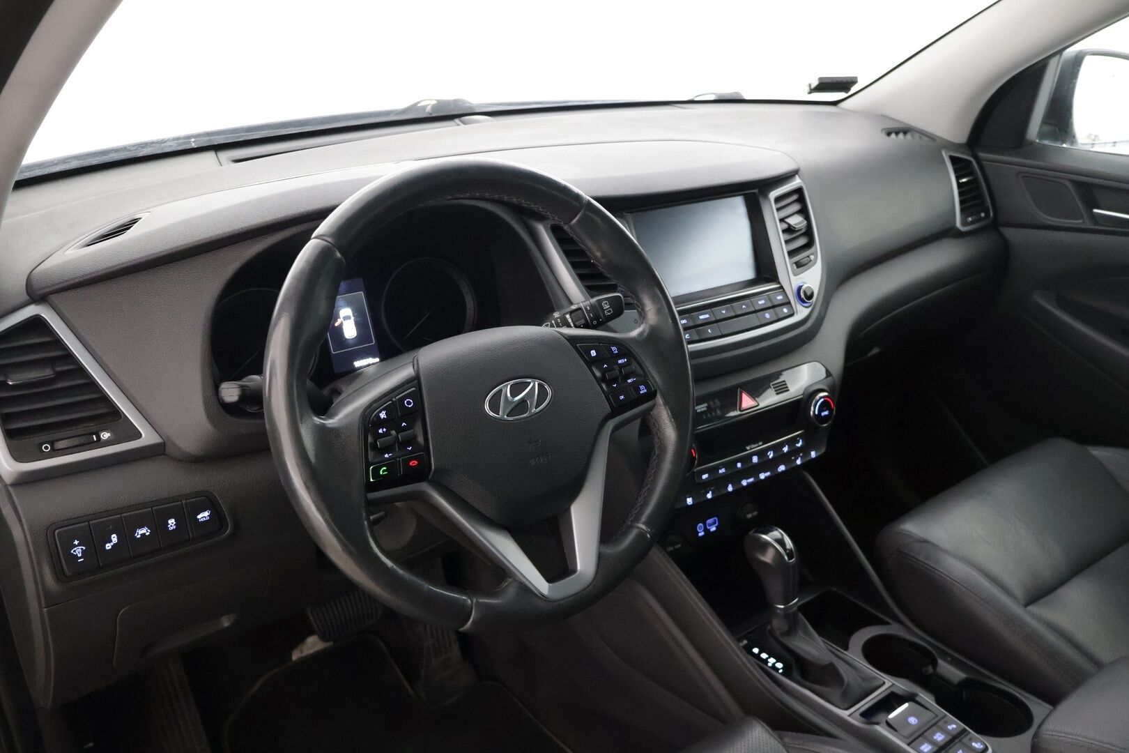 Hyundai Tucson 2016 1.6 T-GDI 4WD 7DCT-aut Premium * Panorama / Blis / Kaistavahti / lämmitettävät/tuuletettavat etupenkit /  Nahkapenkit * - * huippuvarusteet / Uusi tuulilasi / 2x vanteet ja hyvillä kumeilla *
