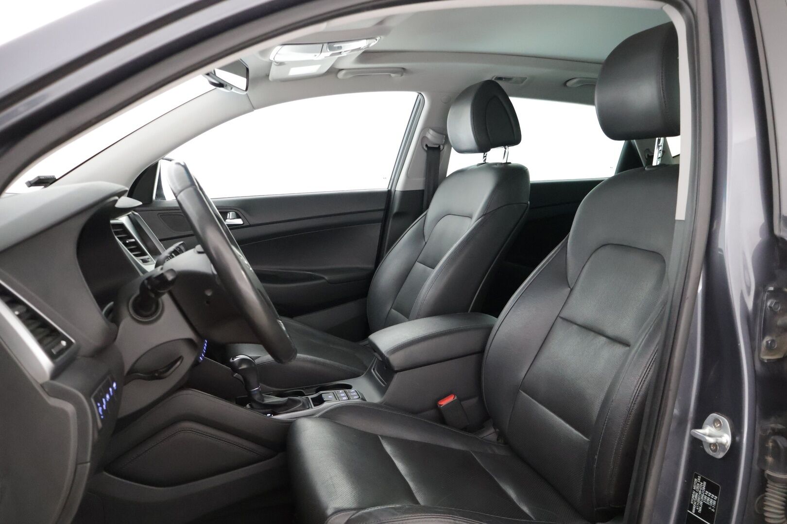 Hyundai Tucson 2016 1.6 T-GDI 4WD 7DCT-aut Premium * Panorama / Blis / Kaistavahti / lämmitettävät/tuuletettavat etupenkit /  Nahkapenkit * - * huippuvarusteet / Uusi tuulilasi / 2x vanteet ja hyvillä kumeilla *