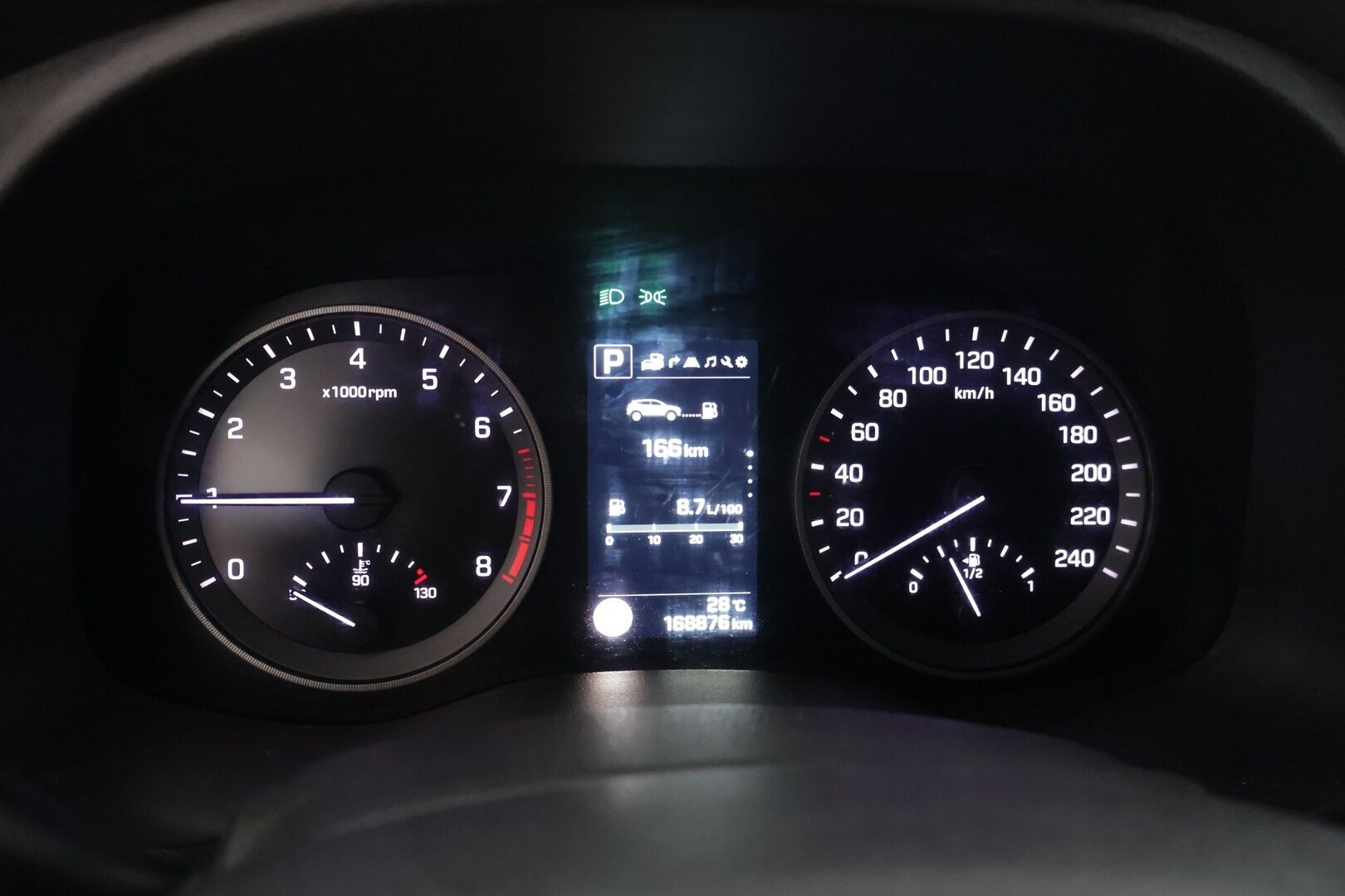 Hyundai Tucson 2016 1.6 T-GDI 4WD 7DCT-aut Premium * Panorama / Blis / Kaistavahti / lämmitettävät/tuuletettavat etupenkit /  Nahkapenkit * - * huippuvarusteet / Uusi tuulilasi / 2x vanteet ja hyvillä kumeilla *