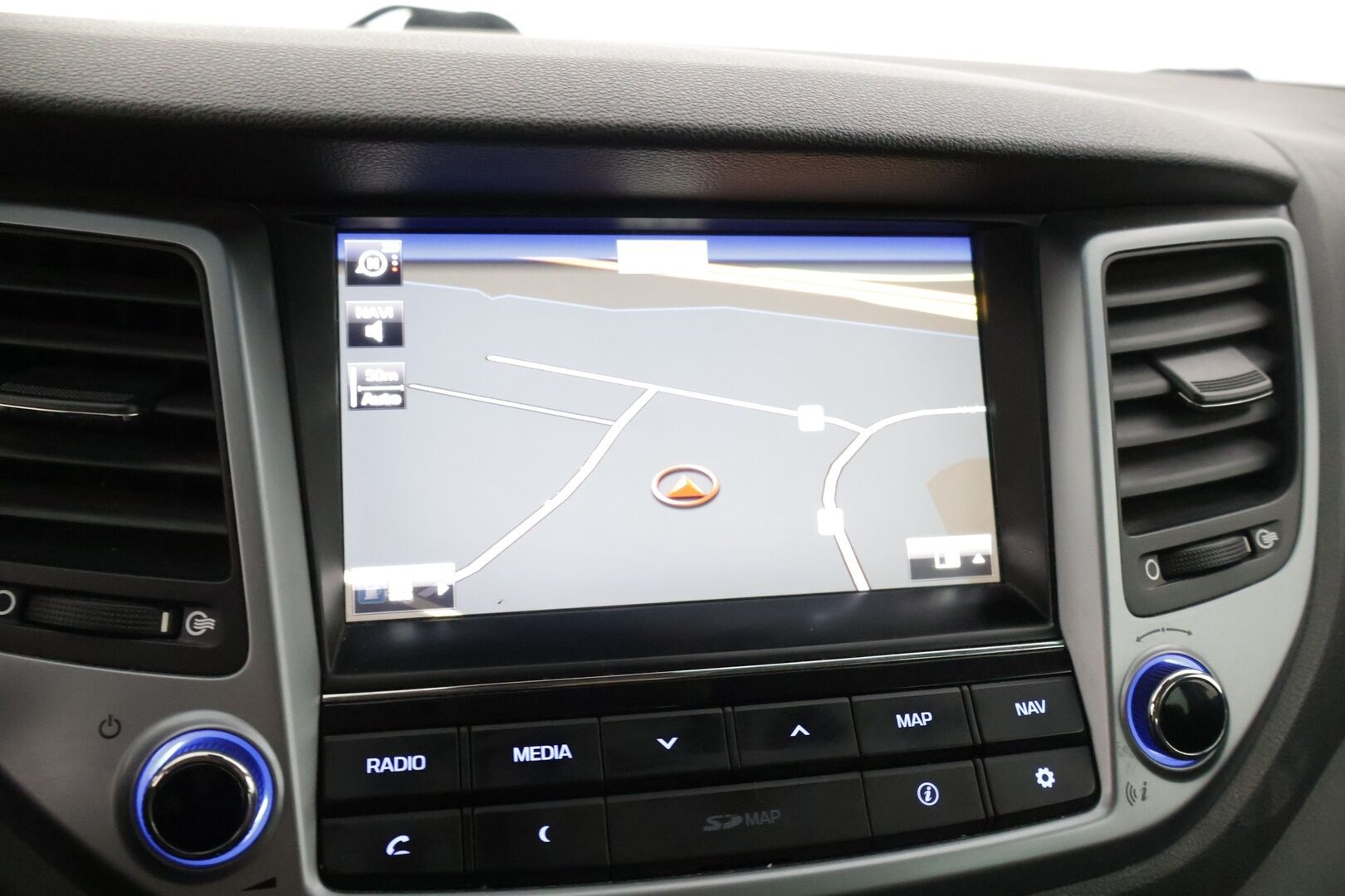 Hyundai Tucson 2016 1.6 T-GDI 4WD 7DCT-aut Premium * Panorama / Blis / Kaistavahti / lämmitettävät/tuuletettavat etupenkit /  Nahkapenkit * - * huippuvarusteet / Uusi tuulilasi / 2x vanteet ja hyvillä kumeilla *