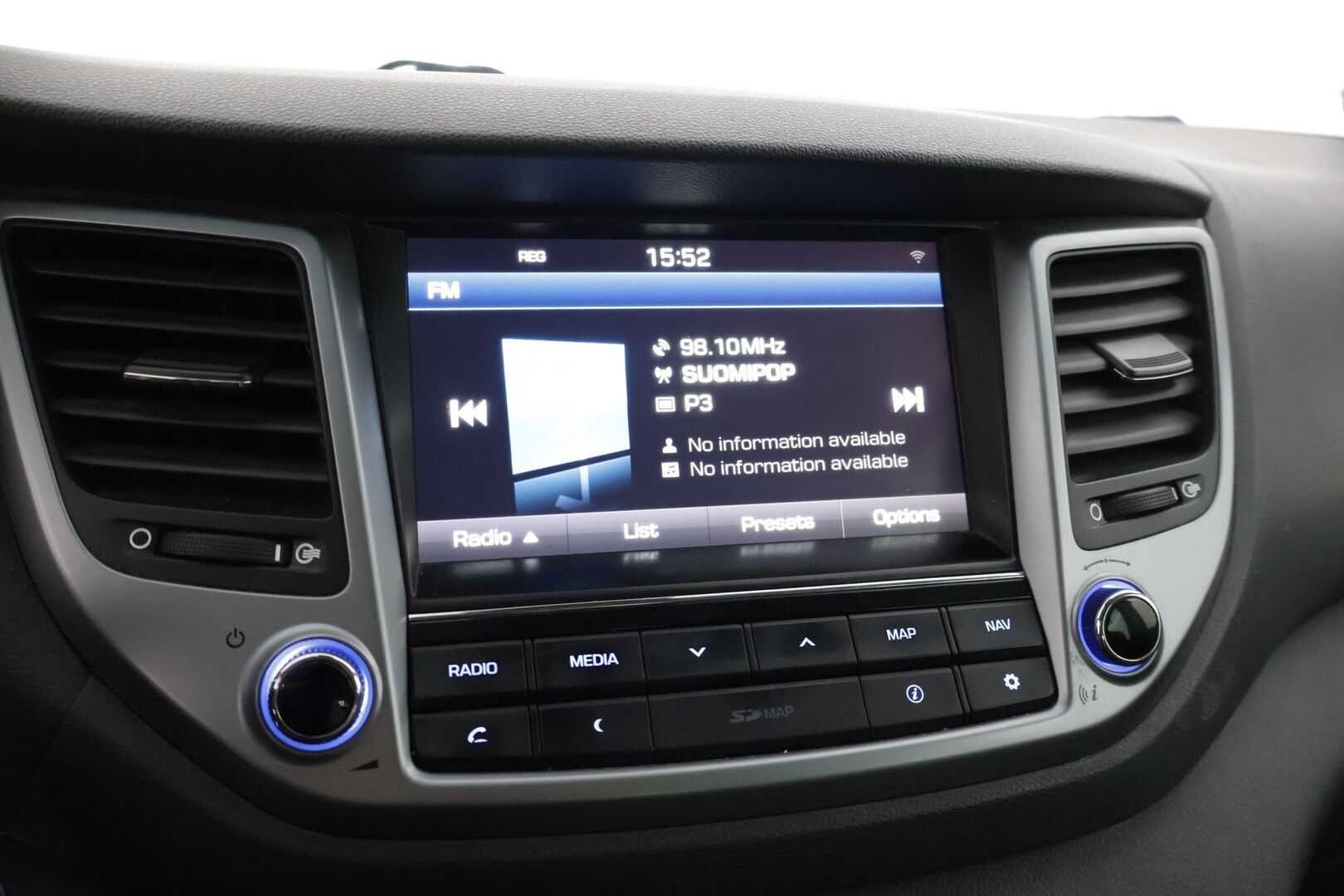 Hyundai Tucson 2016 1.6 T-GDI 4WD 7DCT-aut Premium * Panorama / Blis / Kaistavahti / lämmitettävät/tuuletettavat etupenkit /  Nahkapenkit * - * PREMIUM varusteltu bensa neliveto maasturi seuraavalle! 2x vanteet ja hyvillä kumeilla *
