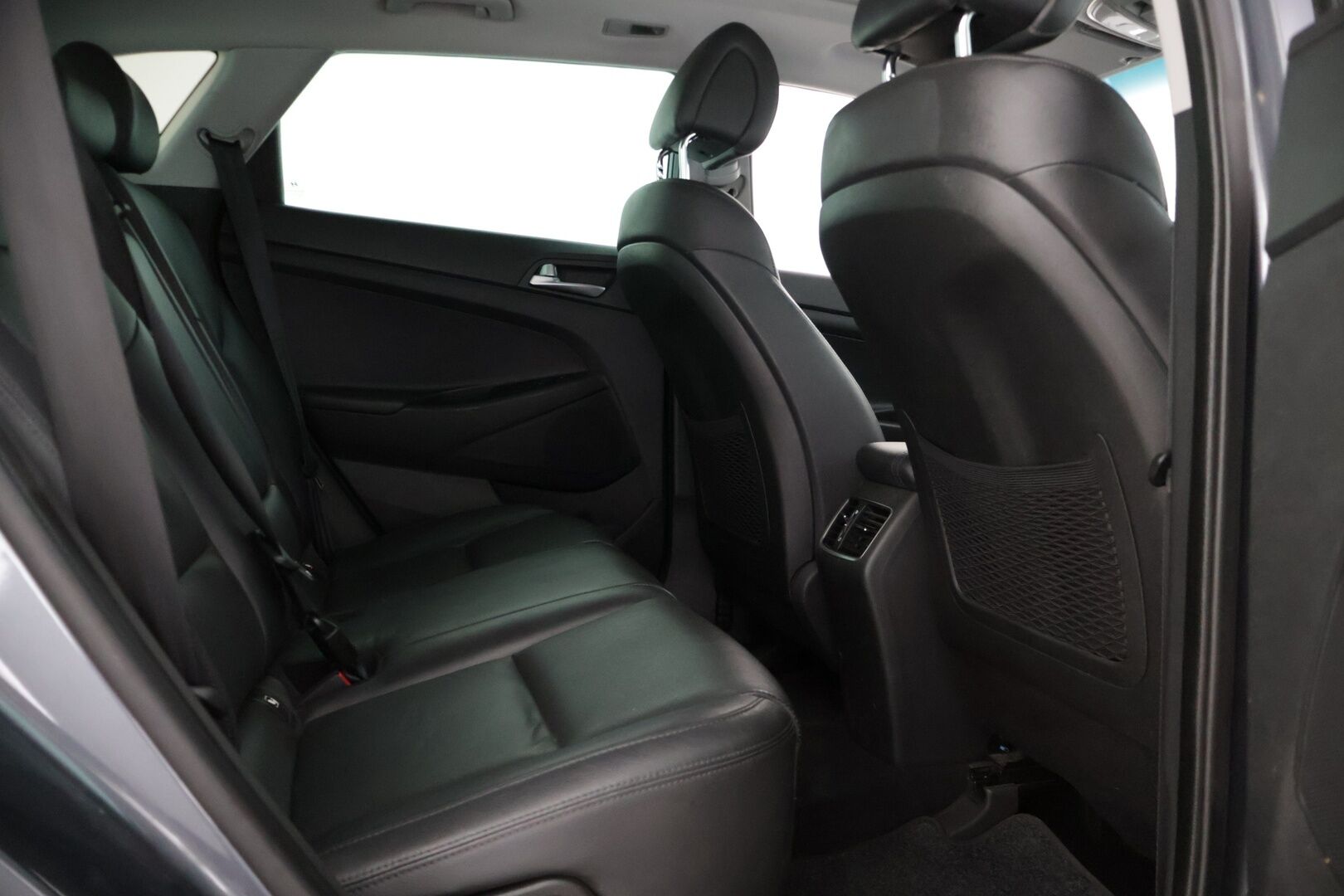 Hyundai Tucson 2016 1.6 T-GDI 4WD 7DCT-aut Premium * Panorama / Blis / Kaistavahti / lämmitettävät/tuuletettavat etupenkit /  Nahkapenkit * - * huippuvarusteet / Uusi tuulilasi / 2x vanteet ja hyvillä kumeilla *