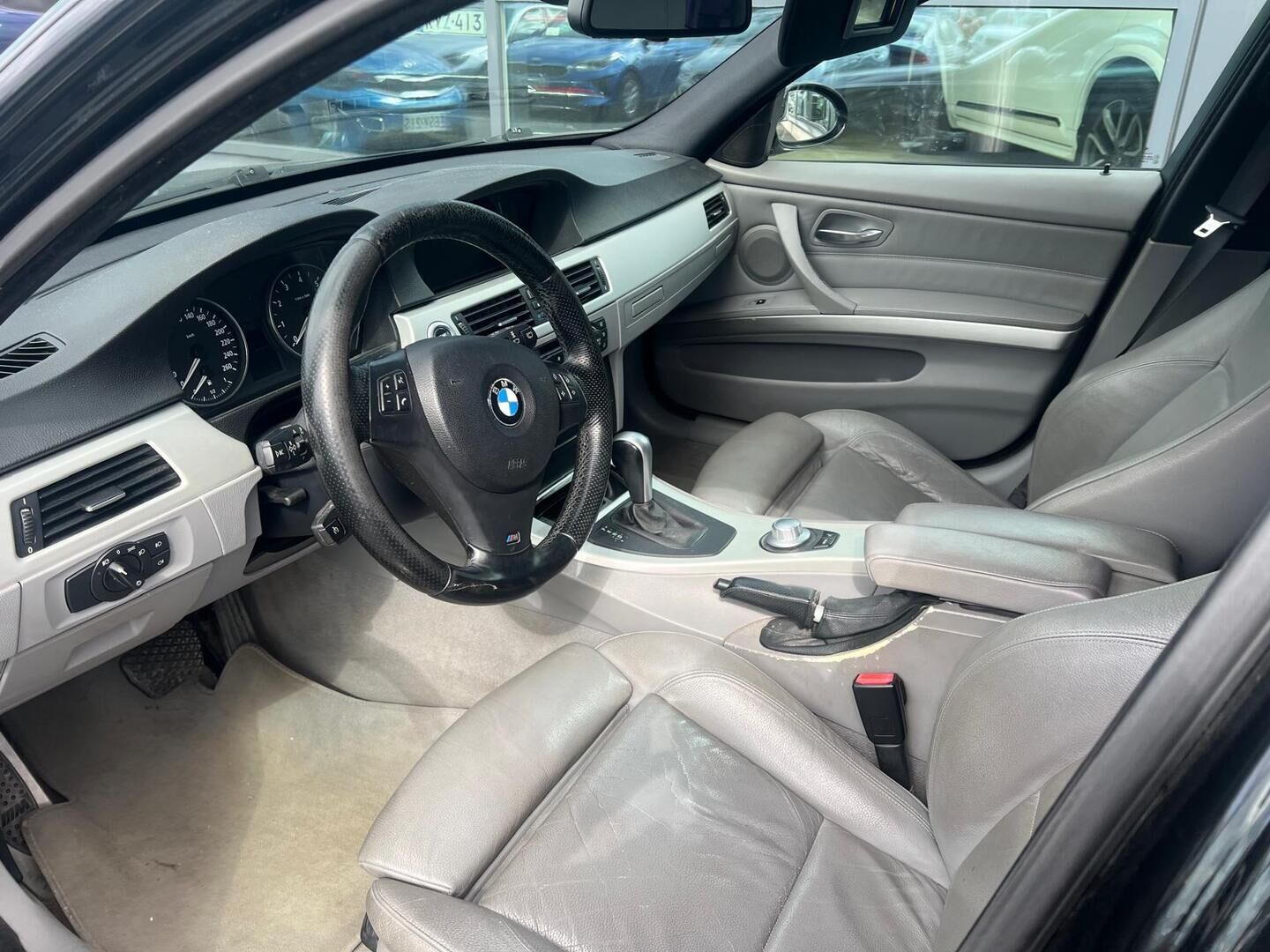 BMW 330 2006 E91 Touring - YritysOutlet - Myydään vain yrityksille - Juuri saapunut | M-Sport | Koukku | Panorama | Nahat | 2 x OEM vanteet