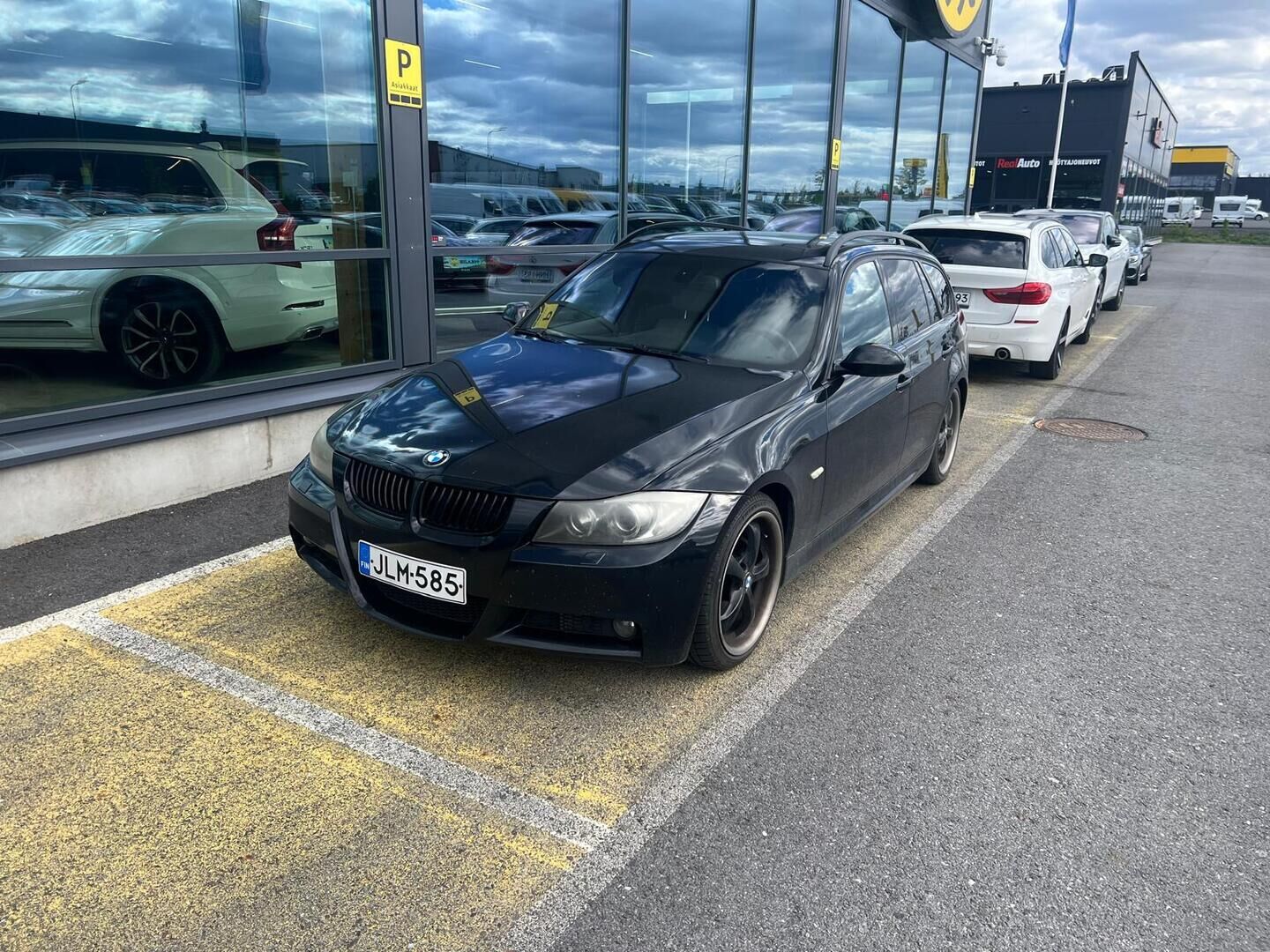 BMW 330 2006 E91 Touring - YritysOutlet - Myydään vain yrityksille - Juuri saapunut | M-Sport | Koukku | Panorama | Nahat | 2 x OEM vanteet