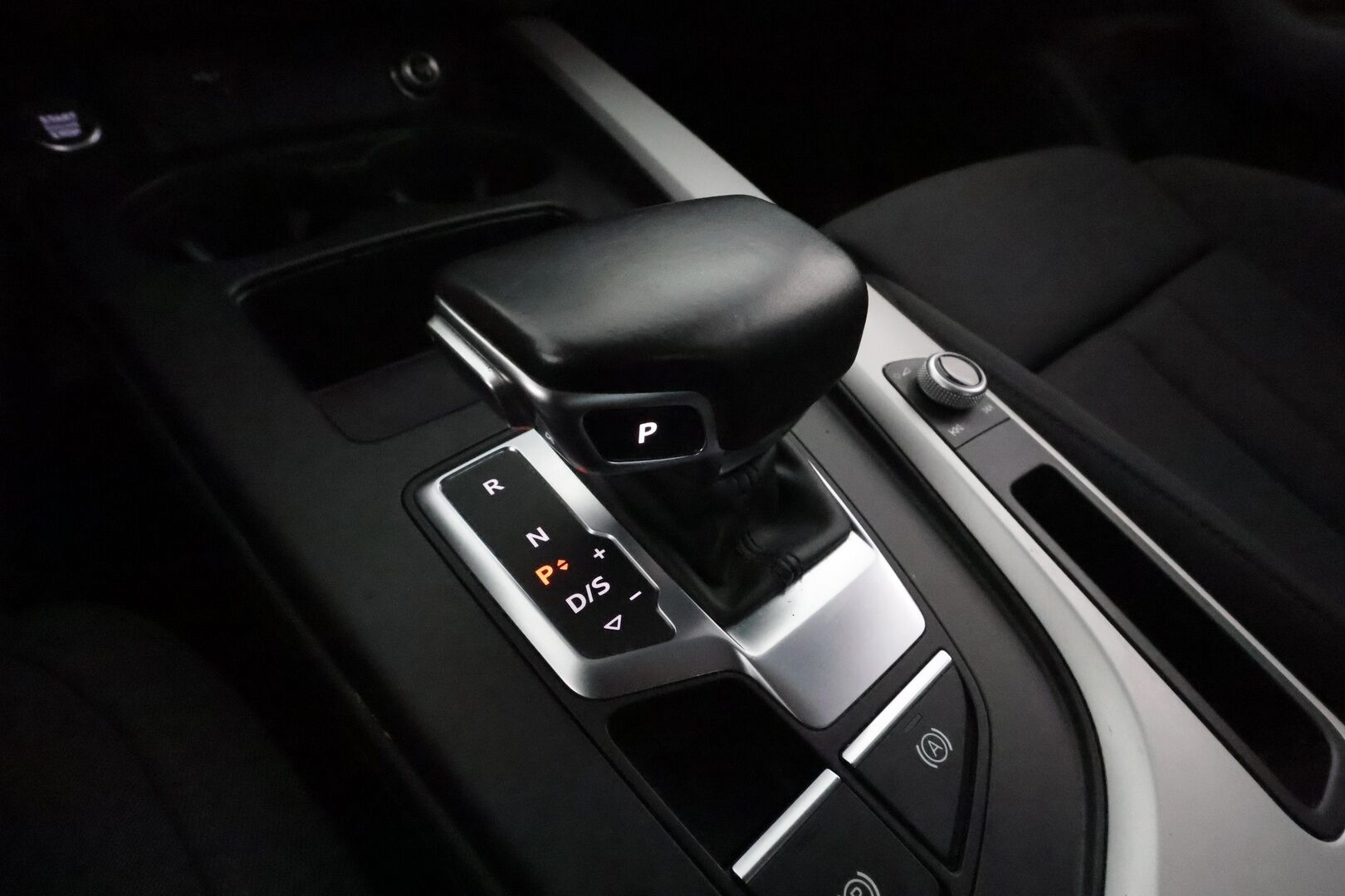 Audi A4 2020 Avant Business Advanced Comfort Edition 40 TDI 140 kW quattro S tronic **Webasto / Koukku / LED-valot / P.Kamera** - Suomi-auto / Kahdet Renkaat