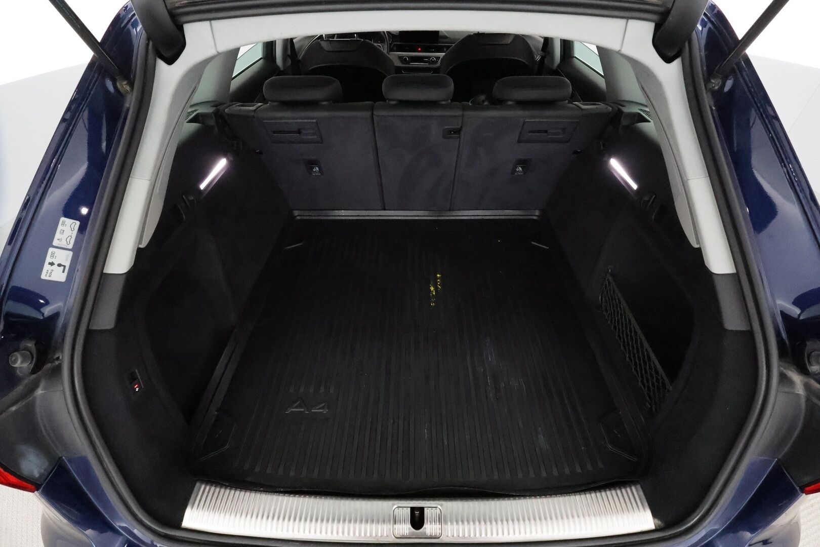 Audi A4 2020 Avant Business Advanced Comfort Edition 40 TDI 140 kW quattro S tronic **Webasto / Koukku / LED-valot / P.Kamera** - Suomi-auto / Kahdet Renkaat