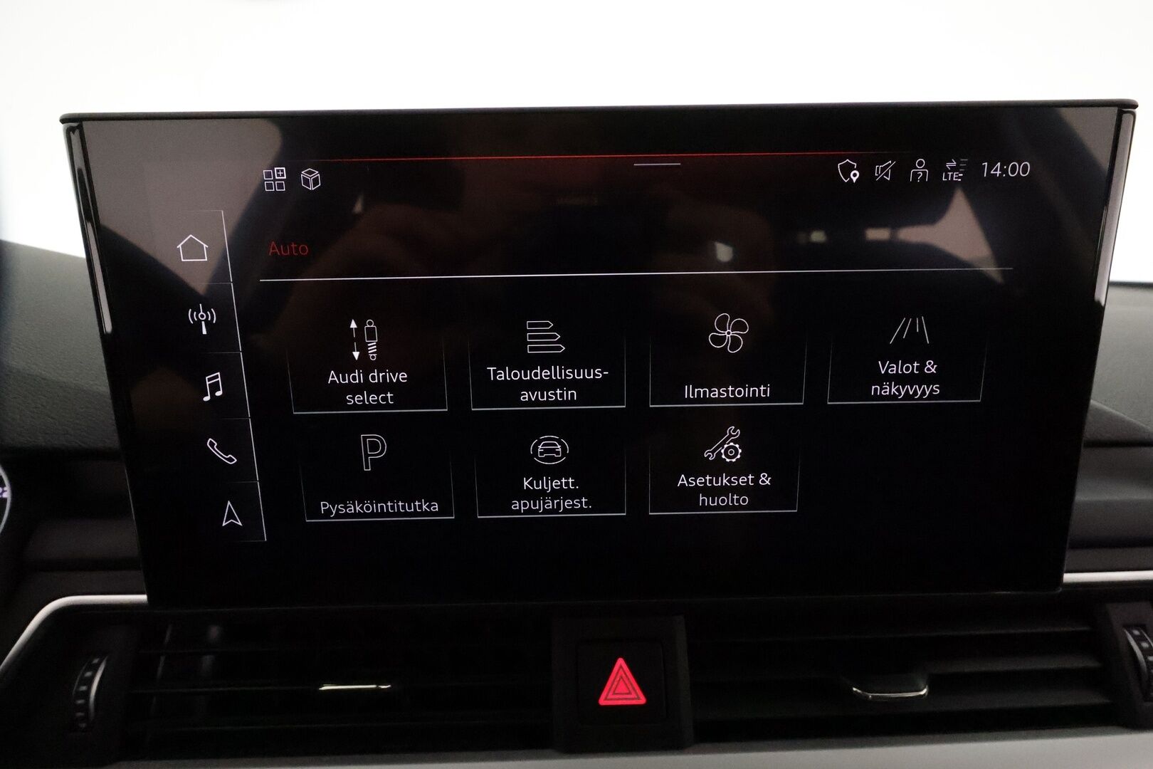 Audi A4 2020 Avant Business Advanced Comfort Edition 40 TDI 140 kW quattro S tronic * Webasto / Vetokoukku / Peruutuskamera / Urheiluistuimet* - Suomi-auto / Kahdet Audin vanteet / Seuraava huolto 8/2026
