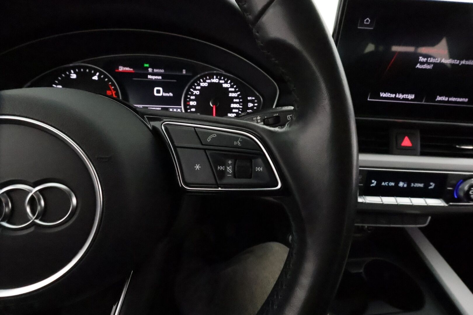 Audi A4 2020 Avant Business Advanced Comfort Edition 40 TDI 140 kW quattro S tronic * Webasto / Vetokoukku / Peruutuskamera / Urheiluistuimet* - Suomi-auto / Kahdet Audin vanteet / Seuraava huolto 8/2026