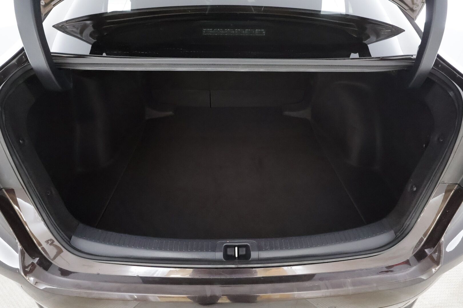 Toyota Corolla 2019 Sedan 1,8 Hybrid Style * ACC / LED / P.Kamera / Navi / Kaistavahti / Keyless * - Suomi-auto / Kahdet renkaat aluvanteilla / Merkkihuollot