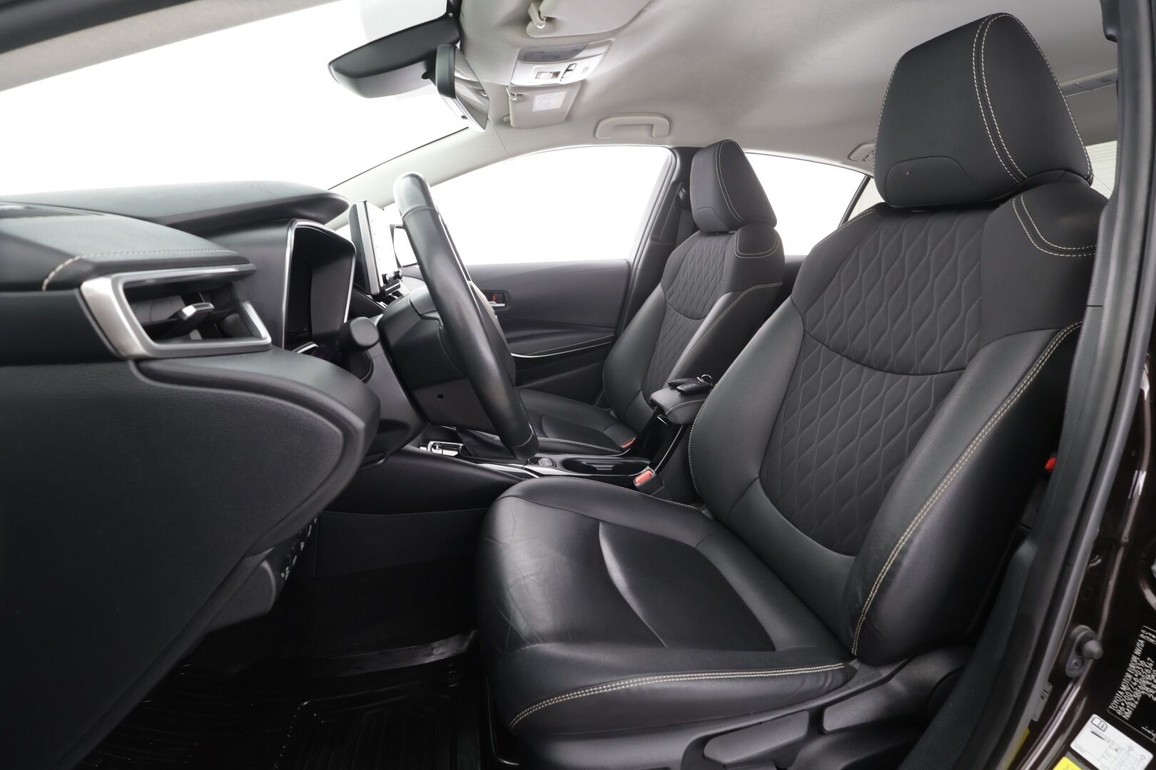 Toyota Corolla 2019 Sedan 1,8 Hybrid Style * ACC / LED / P.Kamera / Navi / Kaistavahti / Keyless * - Suomi-auto / Kahdet renkaat aluvanteilla / Merkkihuollot