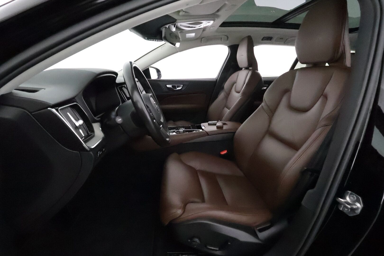 Volvo V60 2020 T8 TwE AWD Inscription aut *ACC / Webasto / Muistipenkki / Panorama / LED / Navi / Ruskeat sporttinahat* - 1.Om Suomi-auto / Kahdet renkaat aluvanteilla