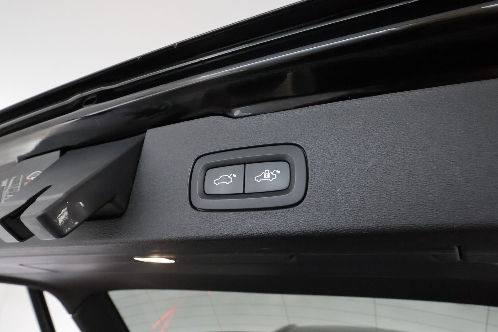 Volvo V60 2020 T8 TwE AWD Inscription aut *ACC / Webasto / Muistipenkki / Panorama / LED / Navi / Ruskeat sporttinahat* - 1.Om Suomi-auto / Kahdet renkaat aluvanteilla