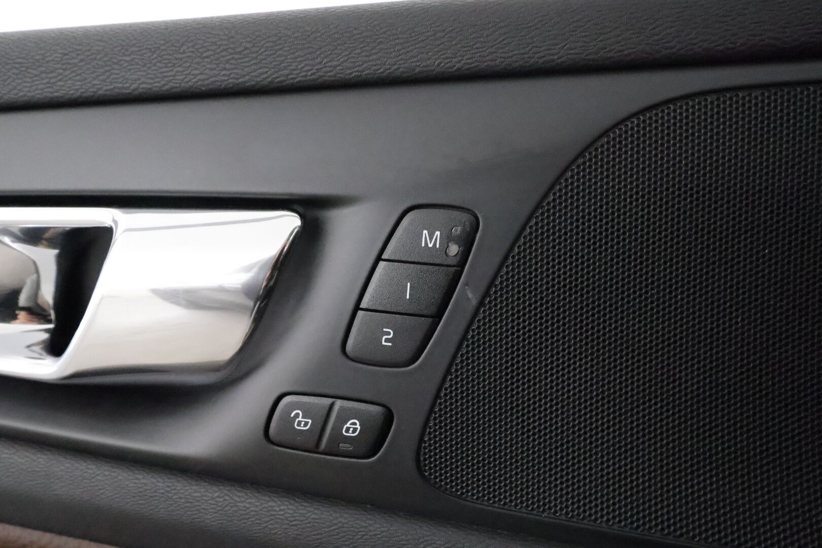 Volvo V60 2020 T8 TwE AWD Inscription aut *ACC / Webasto / Muistipenkki / Panorama / LED / Navi / Ruskeat sporttinahat* - 1.Om Suomi-auto / Kahdet renkaat aluvanteilla
