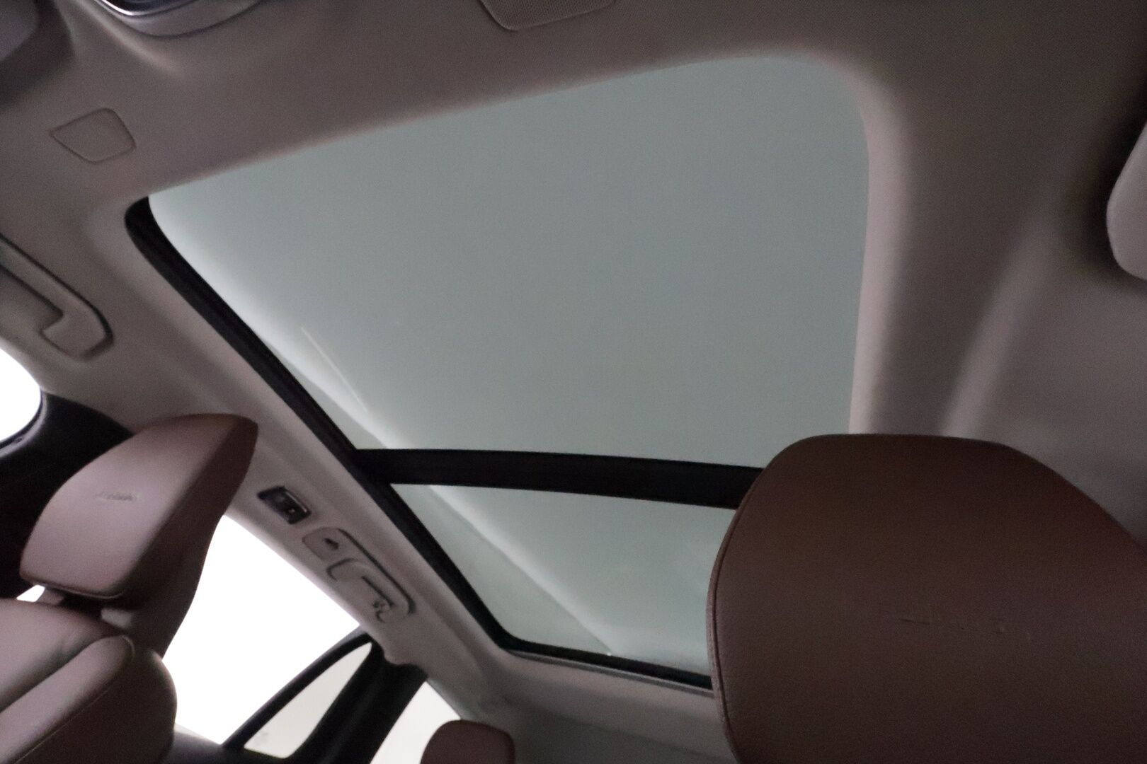 Volvo V60 2020 T8 TwE AWD Inscription aut *ACC / Webasto / Muistipenkki / Panorama / LED / Navi / Ruskeat sporttinahat* - 1.Om Suomi-auto / Kahdet renkaat aluvanteilla