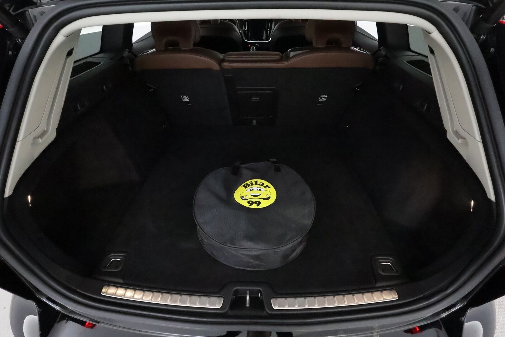 Volvo V60 2020 T8 TwE AWD Inscription aut *ACC / Webasto / Muistipenkki / Panorama / LED / Navi / Ruskeat sporttinahat* - 1.Om Suomi-auto / Kahdet renkaat aluvanteilla