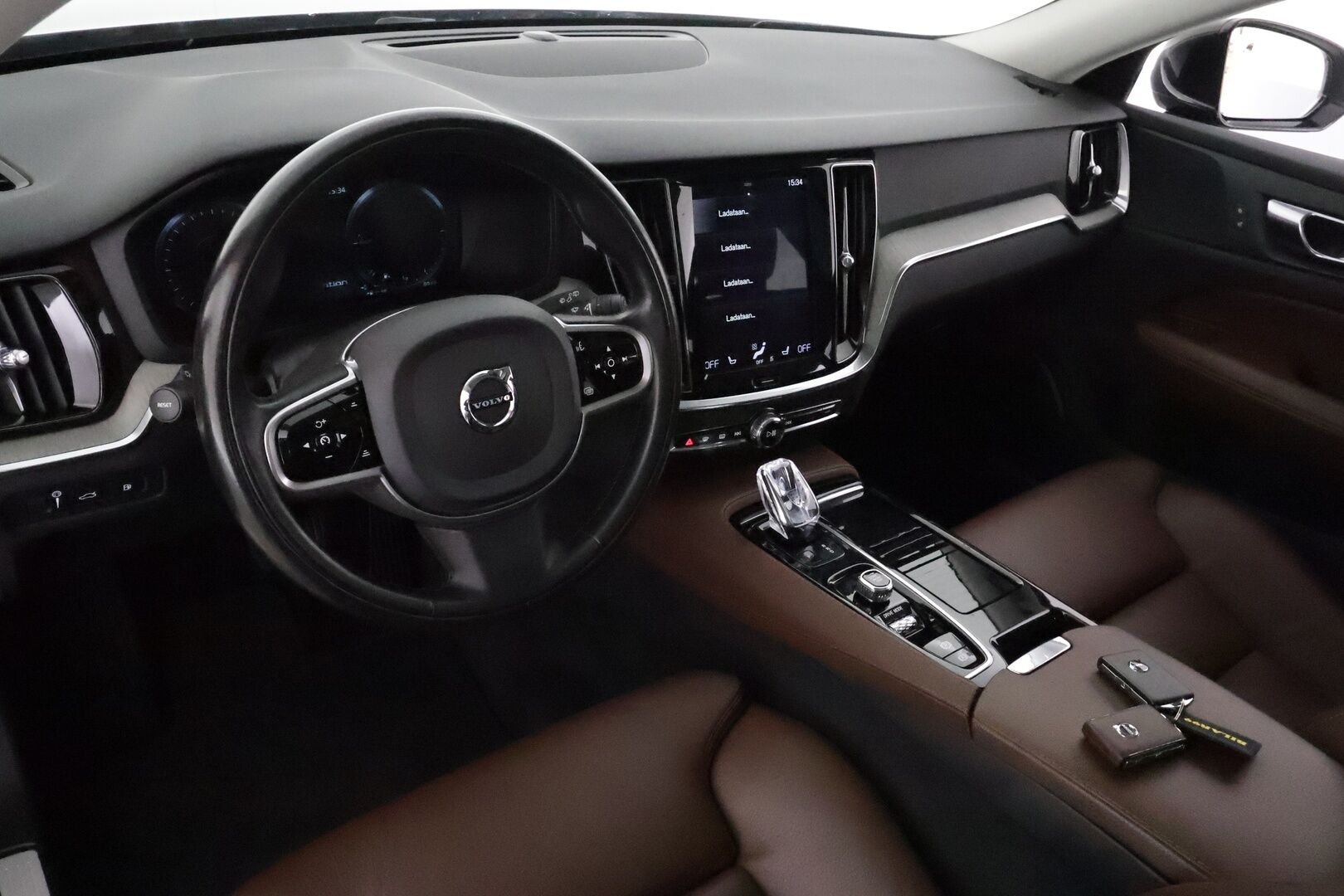 Volvo V60 2020 T8 TwE AWD Inscription aut *ACC / Webasto / Muistipenkki / Panorama / LED / Navi / Ruskeat sporttinahat* - 1.Om Suomi-auto / Kahdet renkaat aluvanteilla