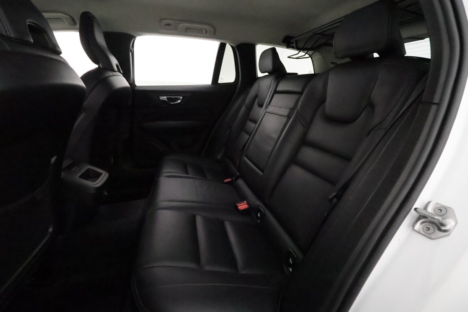 Volvo V60 Cross Country 2020 D4 AWD Business aut **Adapt.vakkari / Full LED / Webasto / Koukku / P.kamera / KeylessGo / Digimittaristo / Nahat** - Suomi-auto / Merkkihuollettu / Kahdet renkaat aluvanteilla