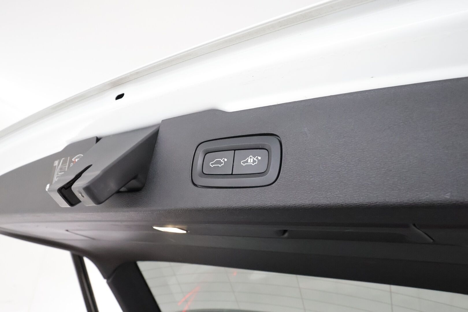 Volvo V60 Cross Country 2020 D4 AWD Business aut **Adapt.vakkari / Full LED / Webasto / Koukku / P.kamera / KeylessGo / Digimittaristo / Nahat** - Suomi-auto / Merkkihuollettu / Kahdet renkaat aluvanteilla