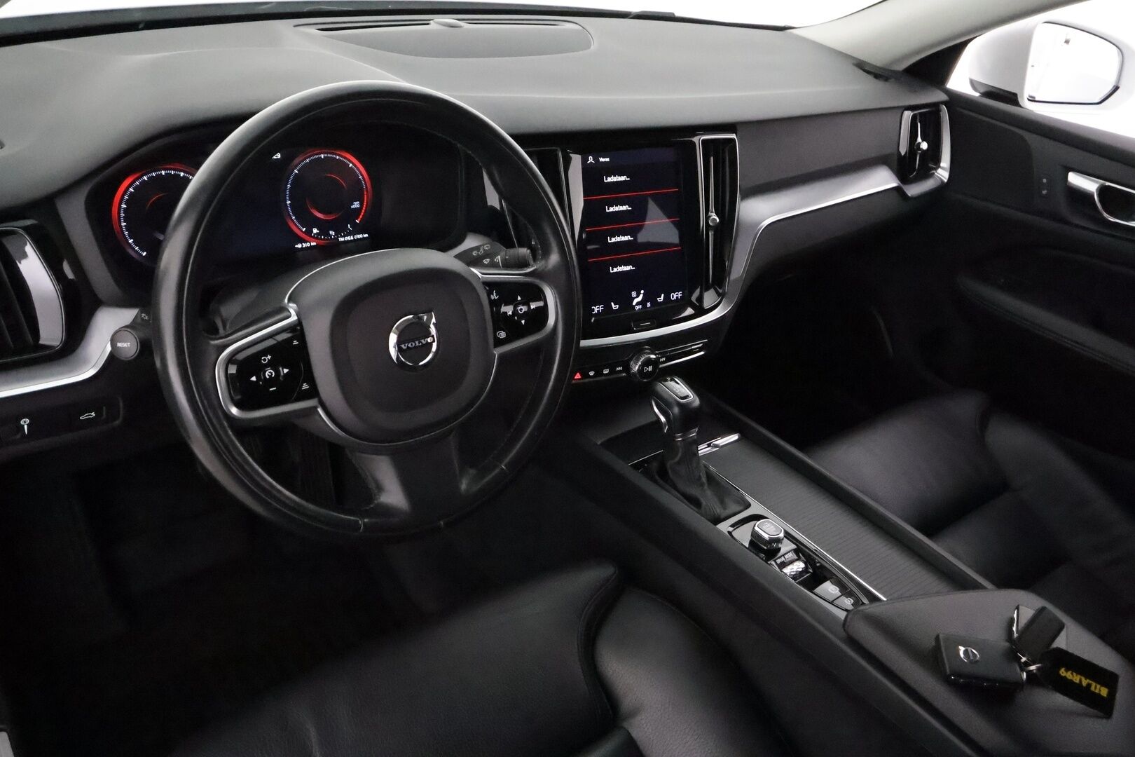 Volvo V60 Cross Country 2020 D4 AWD Business aut **Adapt.vakkari / Full LED / Webasto / Koukku / P.kamera / KeylessGo / Digimittaristo / Nahat** - Suomi-auto / Merkkihuollettu / Kahdet renkaat aluvanteilla