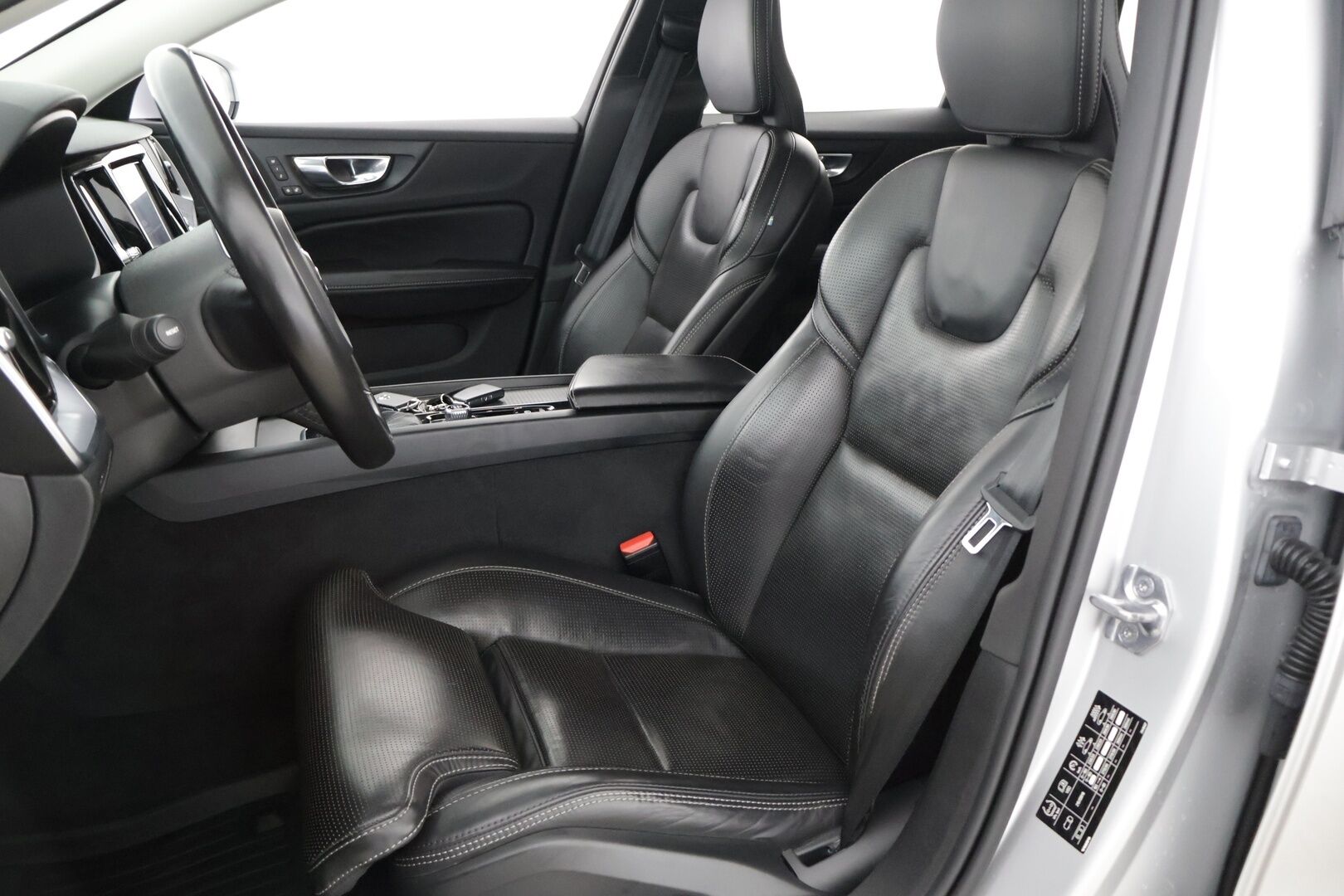 Volvo V60 Cross Country 2019 D4 AWD aut **Nahkasisusta / Sporttipenkit muistilla / VoC / ACC / 360 kamerat / Koukku ** - Hyvä huoltohistoria! / Jakohihna tehty 2024 - HULLUT AVAJAISHULINAT KORKOTARJOUS 3,29 %