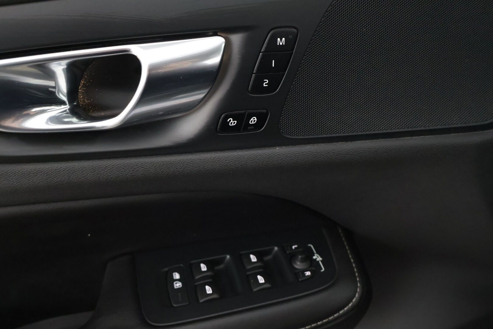 Volvo V60 Cross Country 2019 D4 AWD aut **Nahkasisusta / Sporttipenkit muistilla / VoC / ACC / 360 kamerat / Koukku ** - Hyvä huoltohistoria! / Jakohihna tehty 2024 - HULLUT AVAJAISHULINAT KORKOTARJOUS 3,29 %