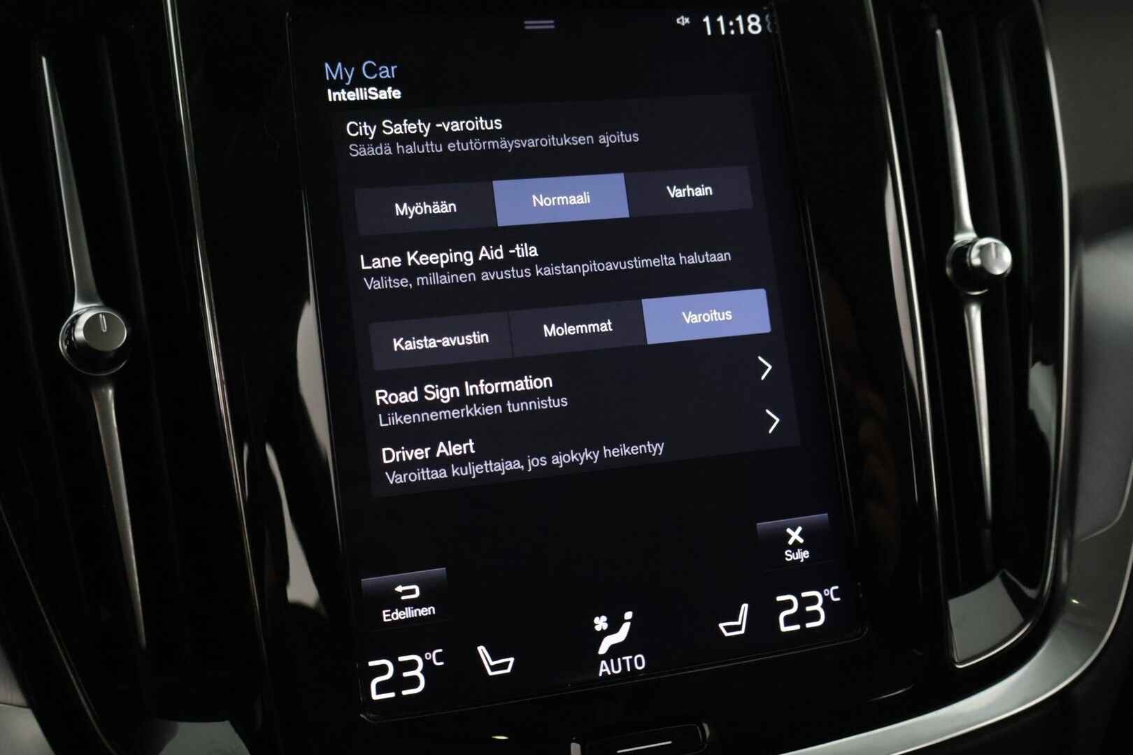 Volvo V60 Cross Country 2019 D4 AWD aut **Nahkasisusta / Sporttipenkit muistilla / VoC / ACC / 360 kamerat / Koukku ** - Hyvä huoltohistoria! / Jakohihna tehty 2024 - HULLUT AVAJAISHULINAT KORKOTARJOUS 3,29 %