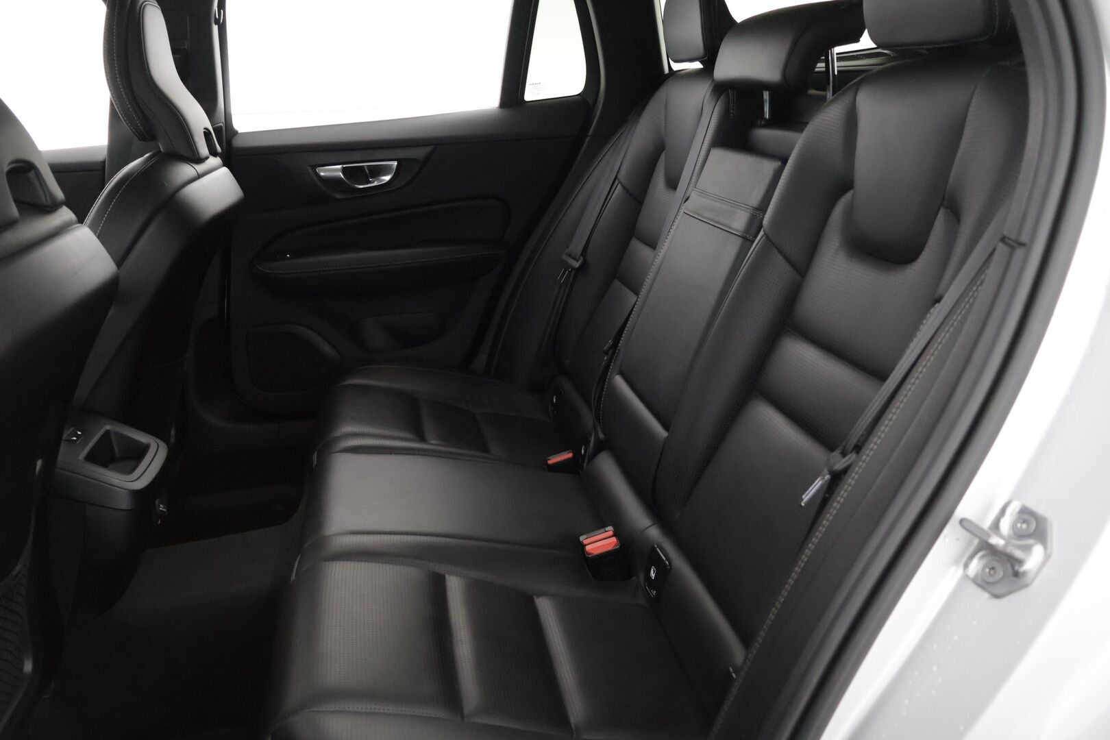 Volvo V60 Cross Country 2019 D4 AWD aut **Nahkasisusta / Sporttipenkit muistilla / VoC / ACC / 360 kamerat / Koukku ** - Hyvä huoltohistoria! / Jakohihna tehty 2024 - HULLUT AVAJAISHULINAT KORKOTARJOUS 3,29 %