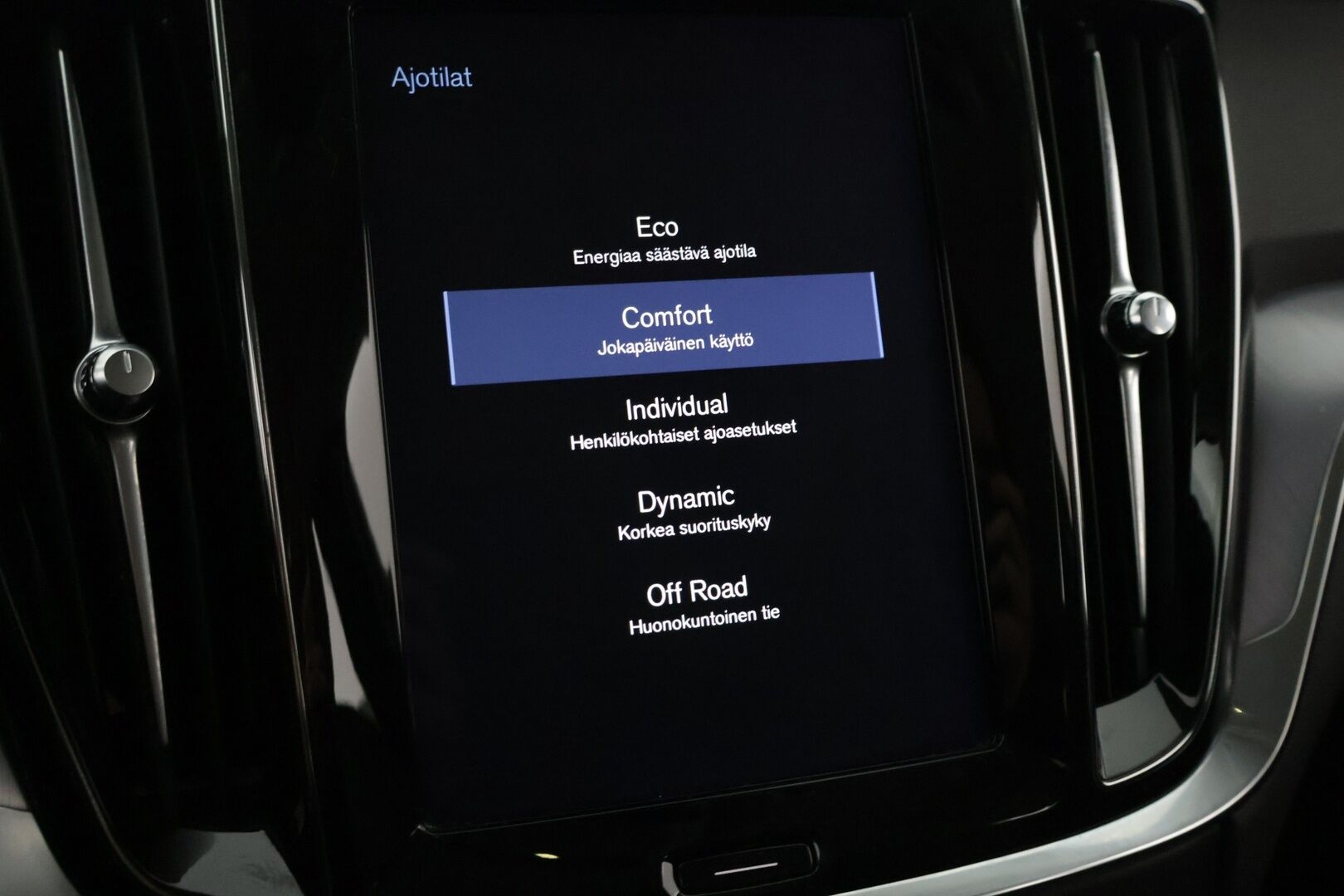 Volvo V60 Cross Country 2019 D4 AWD aut **Nahkasisusta / Sporttipenkit muistilla / VoC / ACC / 360 kamerat / Koukku ** - Hyvä huoltohistoria! / Jakohihna tehty 2024 - HULLUT AVAJAISHULINAT KORKOTARJOUS 3,29 %