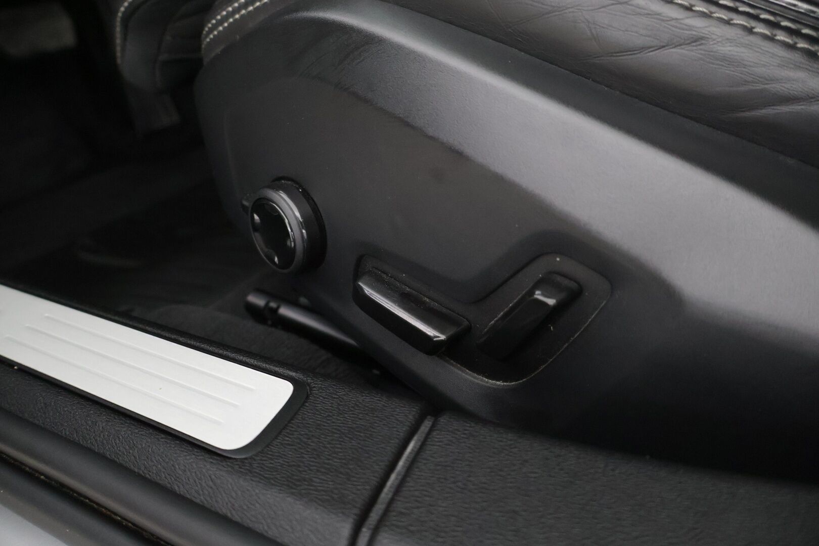 Volvo V60 Cross Country 2019 D4 AWD aut **Nahkasisusta / Sporttipenkit muistilla / VoC / ACC / 360 kamerat / Koukku ** - Hyvä huoltohistoria! / Jakohihna tehty 2024 - HULLUT AVAJAISHULINAT KORKOTARJOUS 3,29 %