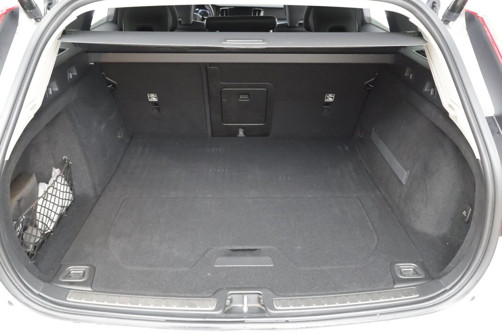 Volvo V60 Cross Country 2019 D4 AWD aut **Nahkasisusta / Sporttipenkit muistilla / VoC / ACC / 360 kamerat / Koukku ** - Hyvä huoltohistoria! / Jakohihna tehty 2024 - HULLUT AVAJAISHULINAT KORKOTARJOUS 3,29 %