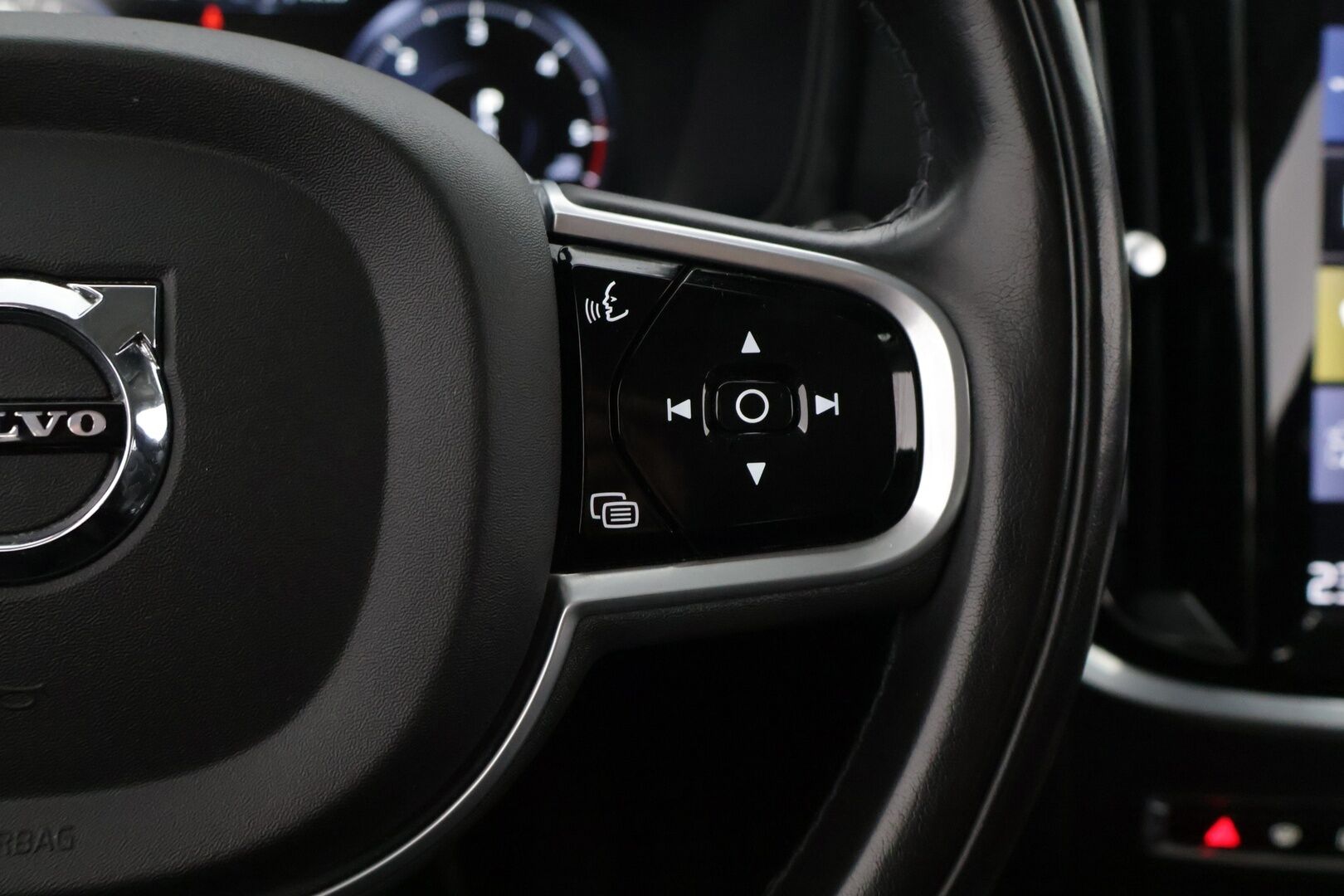 Volvo V60 Cross Country 2019 D4 AWD aut **Nahkasisusta / Sporttipenkit muistilla / VoC / ACC / 360 kamerat / Koukku ** - Hyvä huoltohistoria! / Jakohihna tehty 2024 - HULLUT AVAJAISHULINAT KORKOTARJOUS 3,29 %