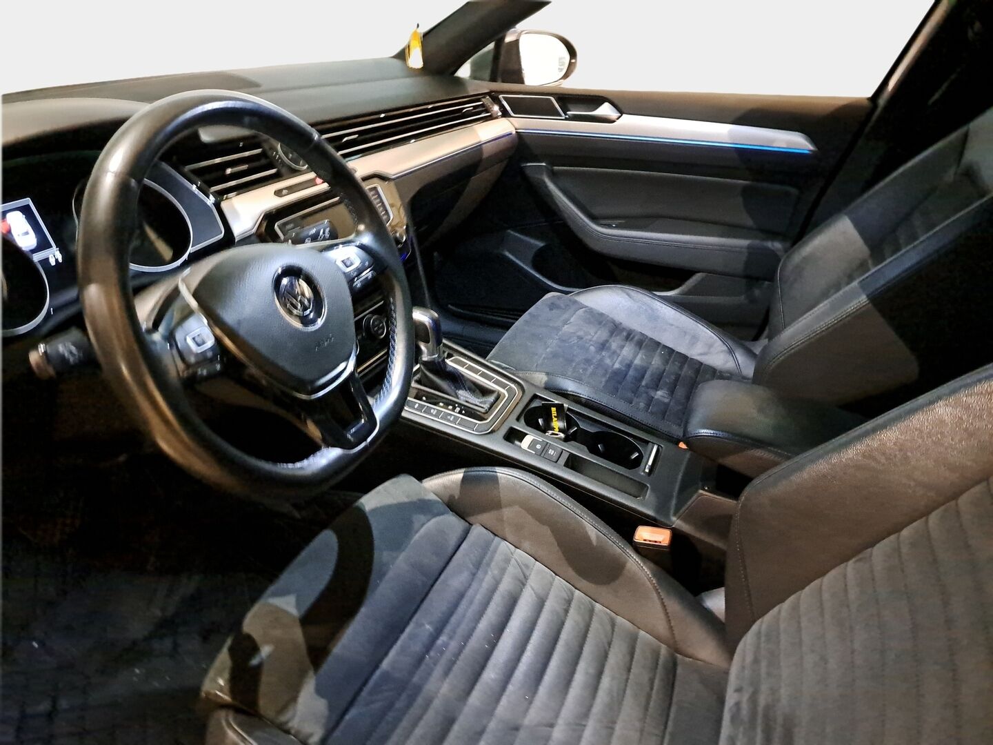 Volkswagen Passat 2016 9.9 kWh GTE Plug-In Hybrid DSG-autom *ACC / Lisälämmitin / P. Kamera / Led-valot / KeylessGo* - Vasta huollettu! / Siisti kuntoinen! - HULLUT JOULUT KORKOTARJOUS 2,49% 