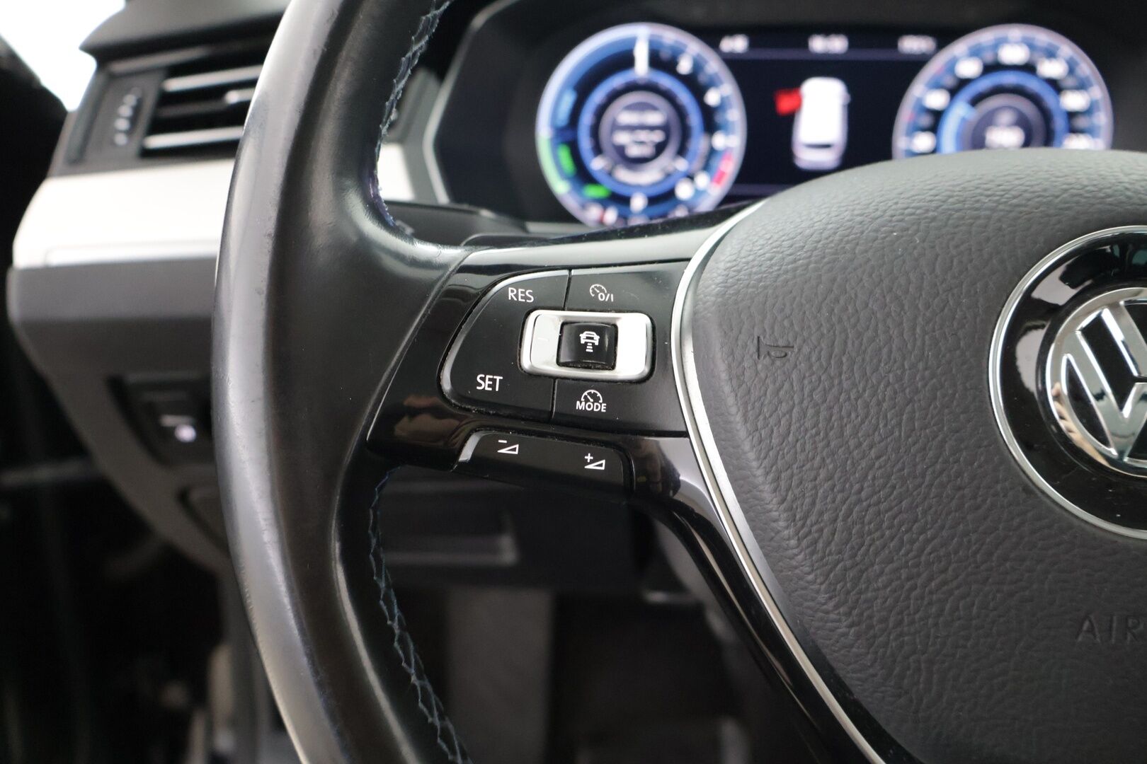 Volkswagen Passat 2016 Variant GTE Plug-In Hybrid 160 kW (218 hv) DSG-automaatti - ACC | 360° kamera | Lasikatto | Ambient Light | Navi | Hudi | Pysäköintitutkat