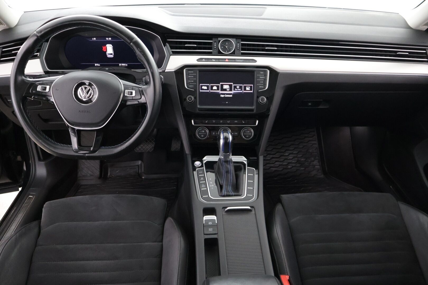 Volkswagen Passat 2016 Variant GTE Plug-In Hybrid 160 kW (218 hv) DSG-automaatti - ACC | 360° kamera | Lasikatto | Ambient Light | Navi | Hudi | Pysäköintitutkat