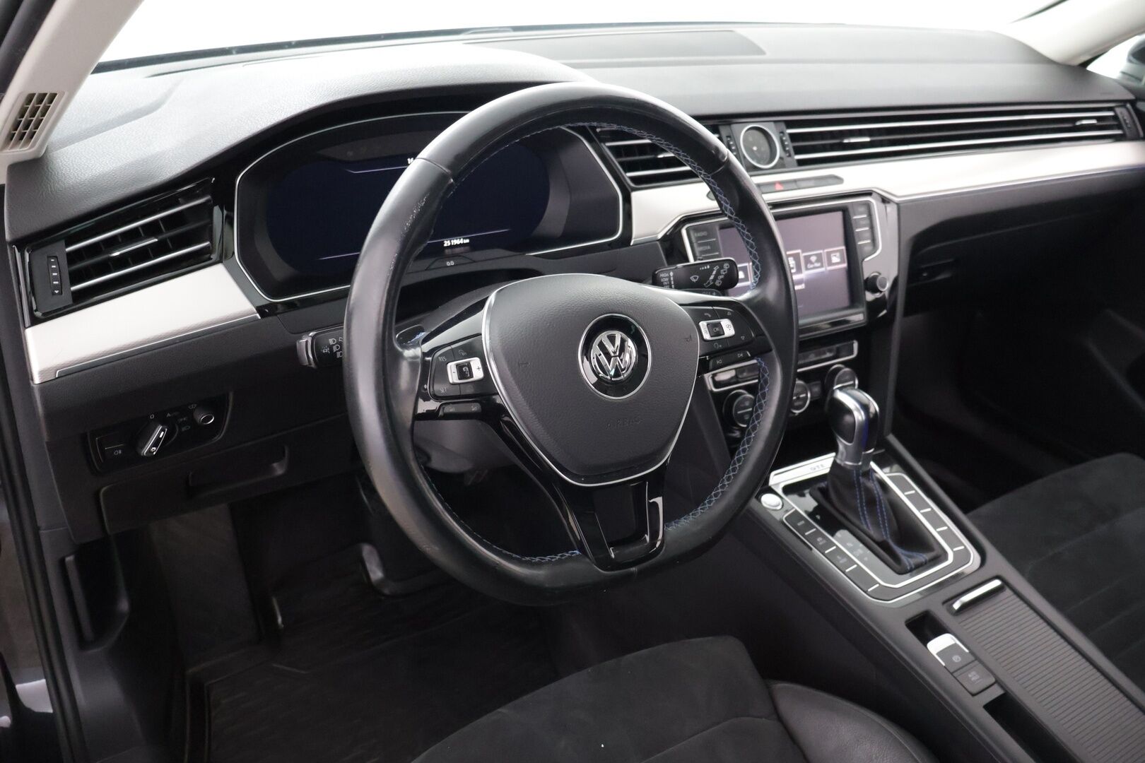 Volkswagen Passat 2016 Variant GTE Plug-In Hybrid 160 kW (218 hv) DSG-automaatti - ACC | 360° kamera | Lasikatto | Ambient Light | Navi | Hudi | Pysäköintitutkat
