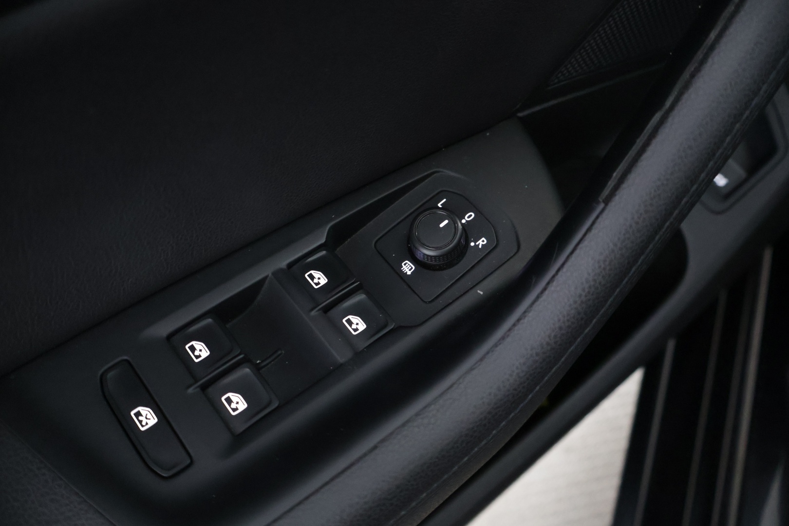 Volkswagen Passat 2016 Variant GTE Plug-In Hybrid 160 kW (218 hv) DSG-automaatti - ACC | 360° kamera | Lasikatto | Ambient Light | Navi | Hudi | Pysäköintitutkat