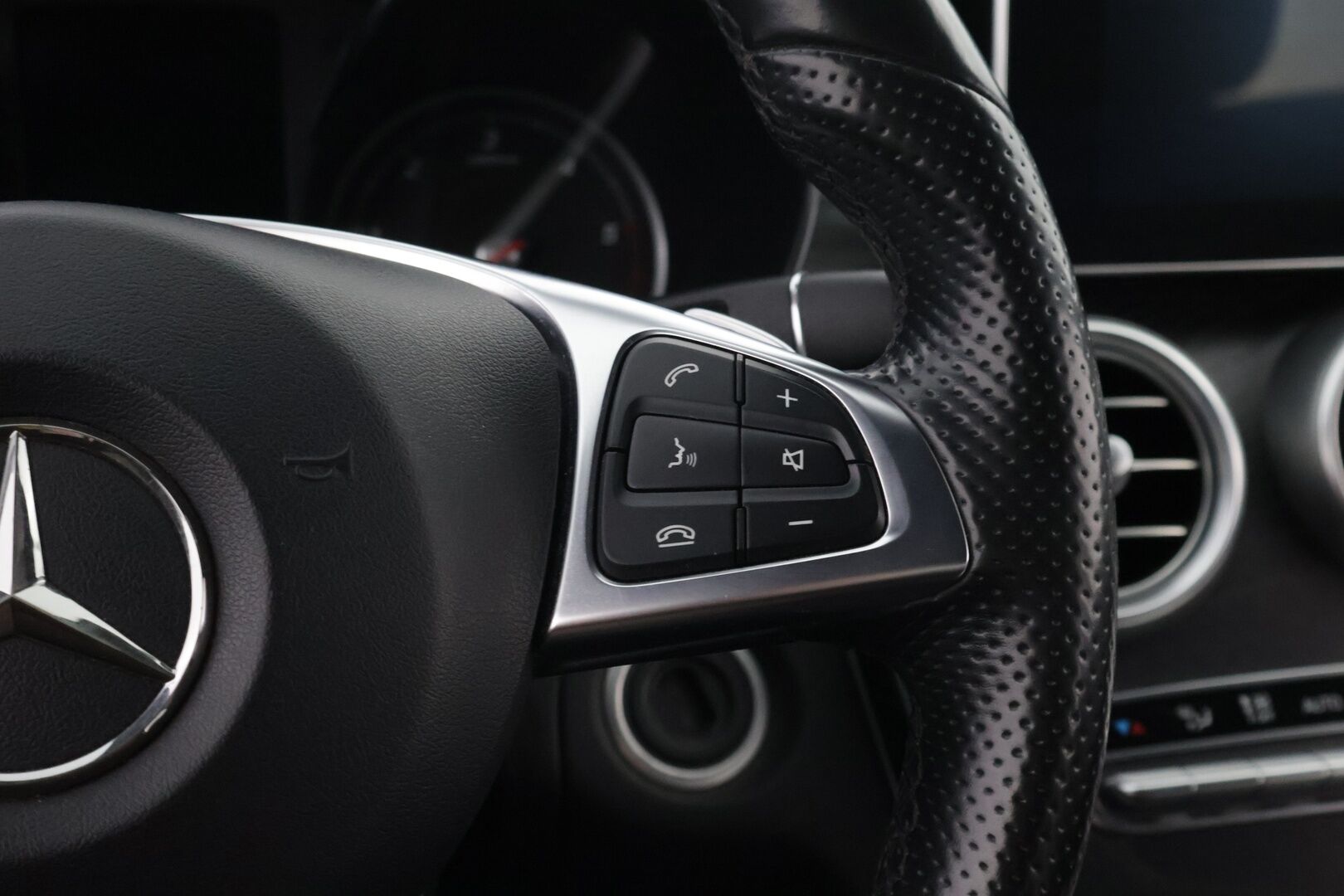 Mercedes-Benz C 2015 220 BlueTec T A Edition 1 * Webasto / Designo Nahat Muistilla / Burmester / Vakkari / Peruutustutkat! - Näyttävä / Harvoin tarjolla / Juuri tullut Tampereelle! - HULLUT AVAJAISHULINAT KORKOTARJOUS 3,29 %