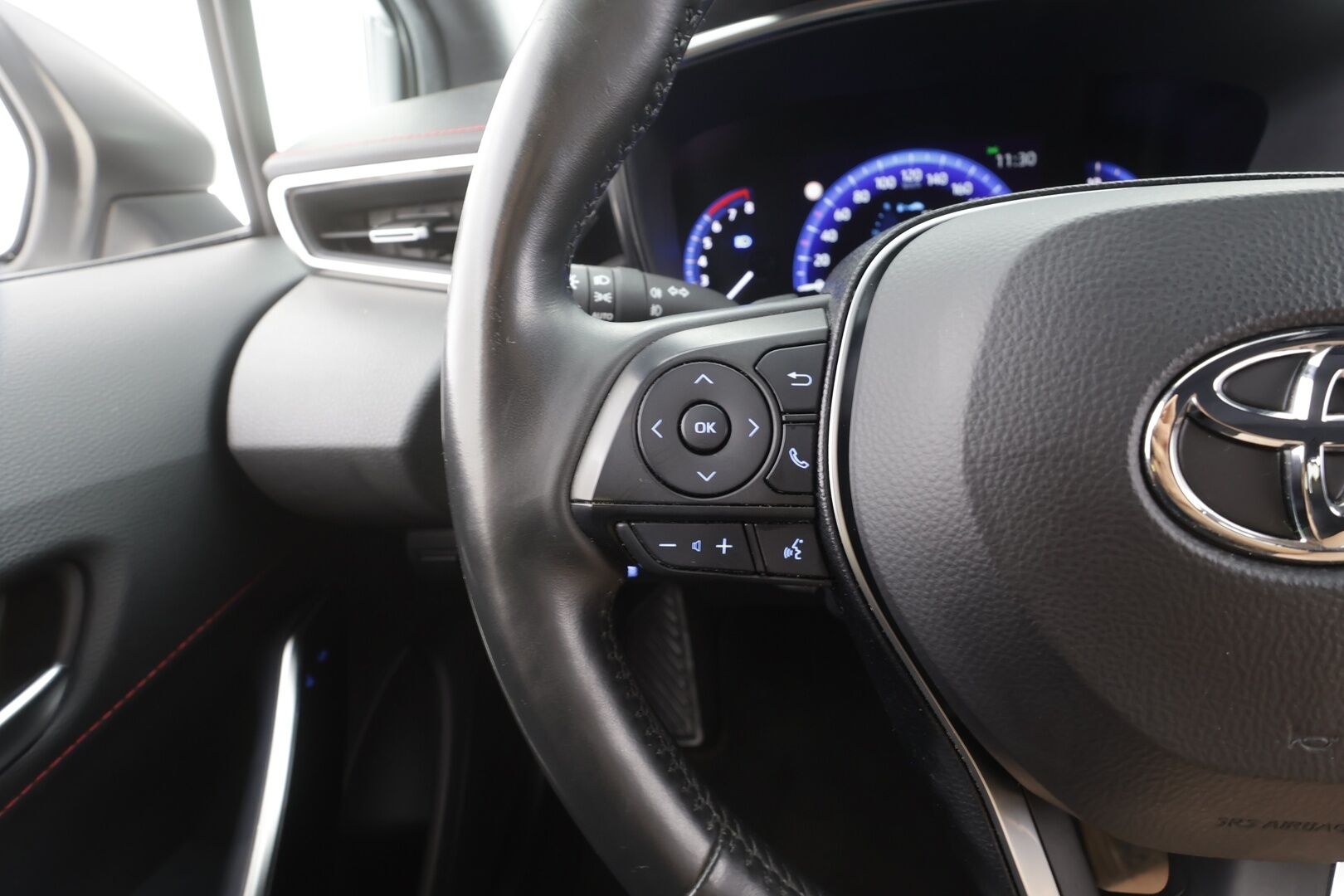 Toyota Corolla 2019 Touring Sports 2,0 Hybrid Style - | Koukku | ACC | LED | Kamera | Sisätilanlämmitin | Navi | Kaistavahti | Keyless | Apple&Android | Suomi-auto | Kahdet renkaat alumiinivanteilla | Kattava huoltohistoria!