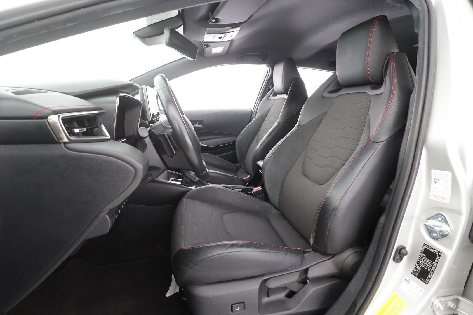 Toyota Corolla 2019 Touring Sports 2,0 Hybrid Style - | Koukku | ACC | LED | Kamera | Sisätilanlämmitin | Navi | Kaistavahti | Keyless | Apple&Android | Suomi-auto | Kahdet renkaat alumiinivanteilla | Kattava huoltohistoria!