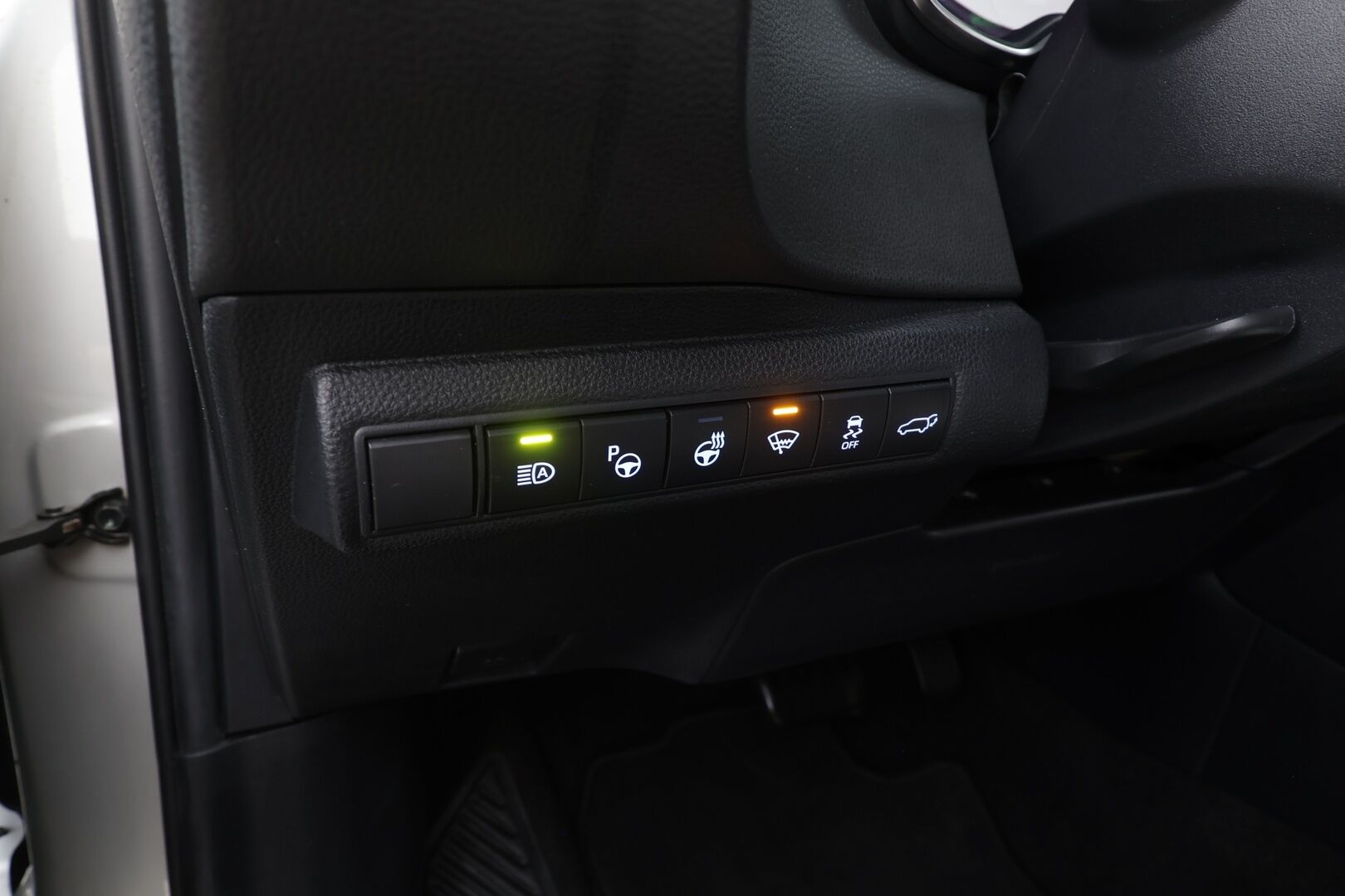 Toyota Corolla 2019 Touring Sports 2,0 Hybrid Style - | Koukku | ACC | LED | Kamera | Sisätilanlämmitin | Navi | Kaistavahti | Keyless | Apple&Android | Suomi-auto | Kahdet renkaat alumiinivanteilla | Kattava huoltohistoria!
