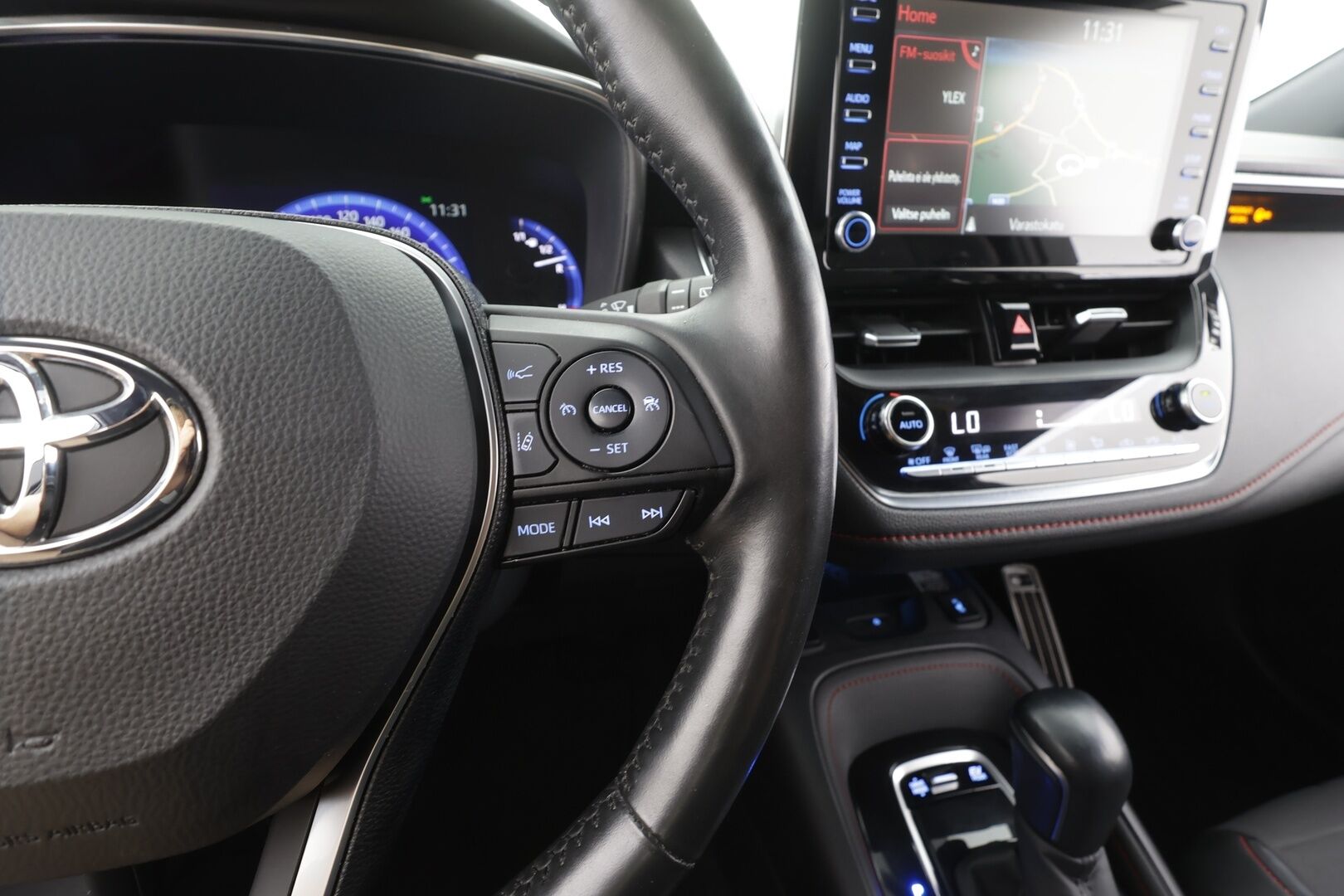 Toyota Corolla 2019 Touring Sports 2,0 Hybrid Style - | Koukku | ACC | LED | Kamera | Sisätilanlämmitin | Navi | Kaistavahti | Keyless | Apple&Android | Suomi-auto | Kahdet renkaat alumiinivanteilla | Kattava huoltohistoria!