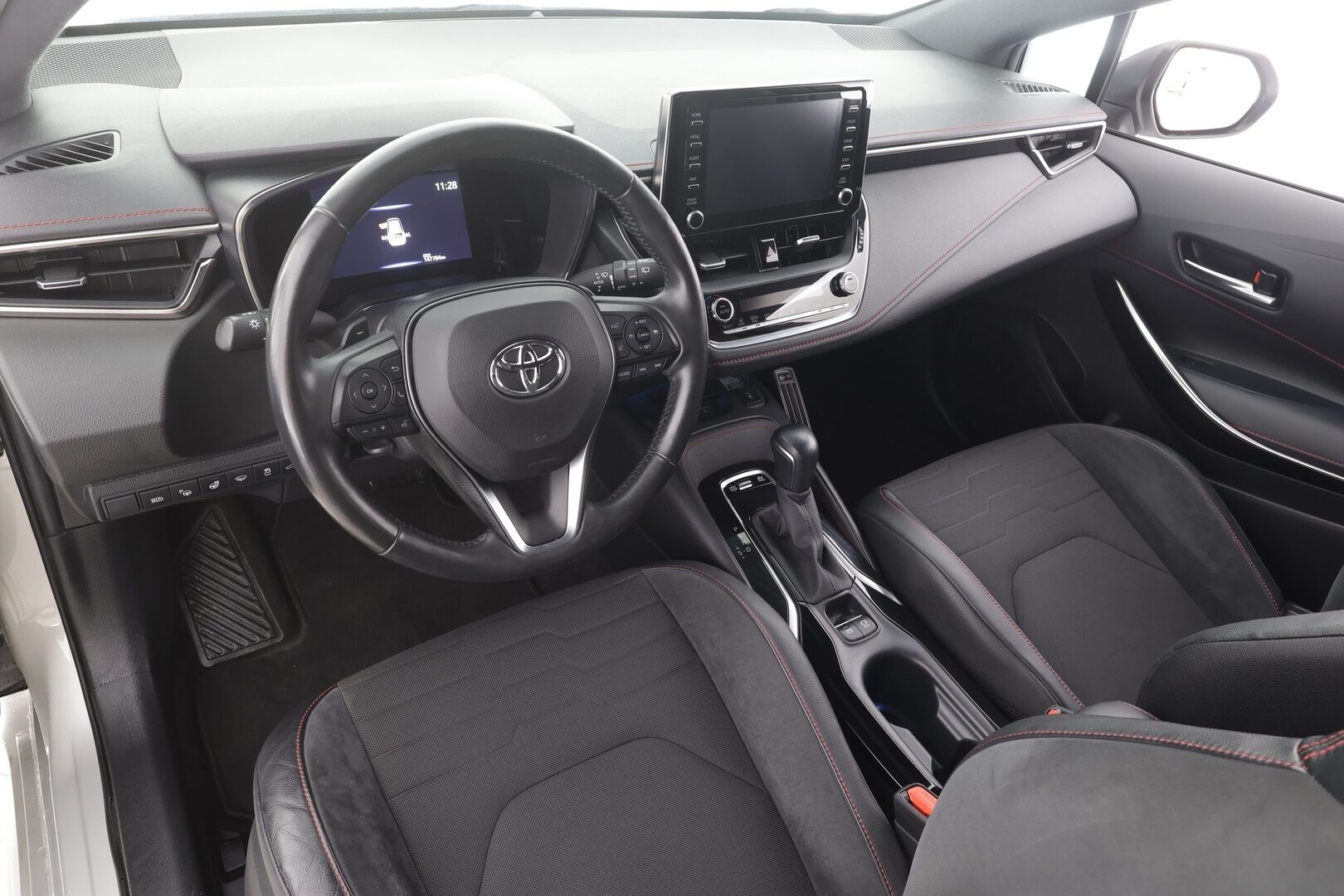 Toyota Corolla 2019 Touring Sports 2,0 Hybrid Style - | Koukku | ACC | LED | Kamera | Sisätilanlämmitin | Navi | Kaistavahti | Keyless | Apple&Android | Suomi-auto | Kahdet renkaat alumiinivanteilla | Kattava huoltohistoria!