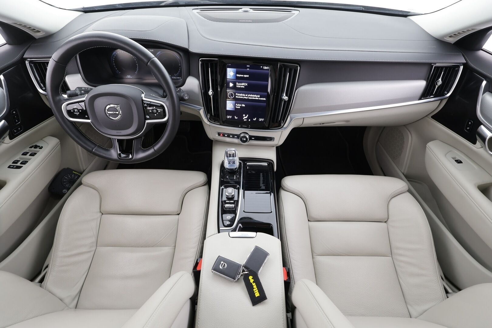 Volvo V90 2020 T8 TwE AWD Business Inscription aut - Suomiauto | Webasto | Harman&Kardon | Panoraama | Ilma-Alusta | Peruutuskamera | Full LED | Nahkasisusta | Supervarusteet!