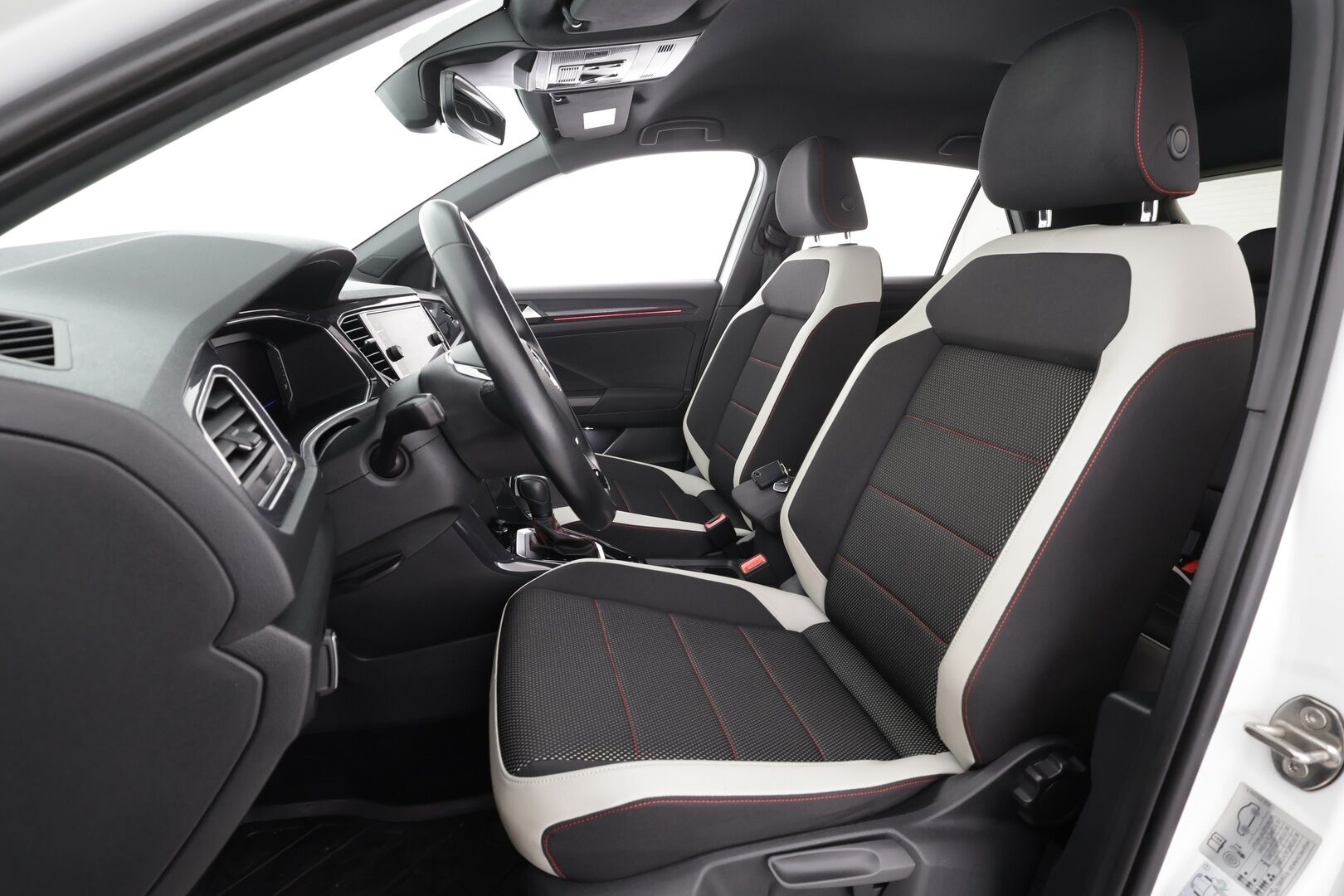 Volkswagen T-Roc 2020 Sport 1,5 TSI EVO 110 kW DSG * Webasto / ACC / LED / P.tutkat / Kaistavahti * - Suomi-auto / Kahdet renkaat 